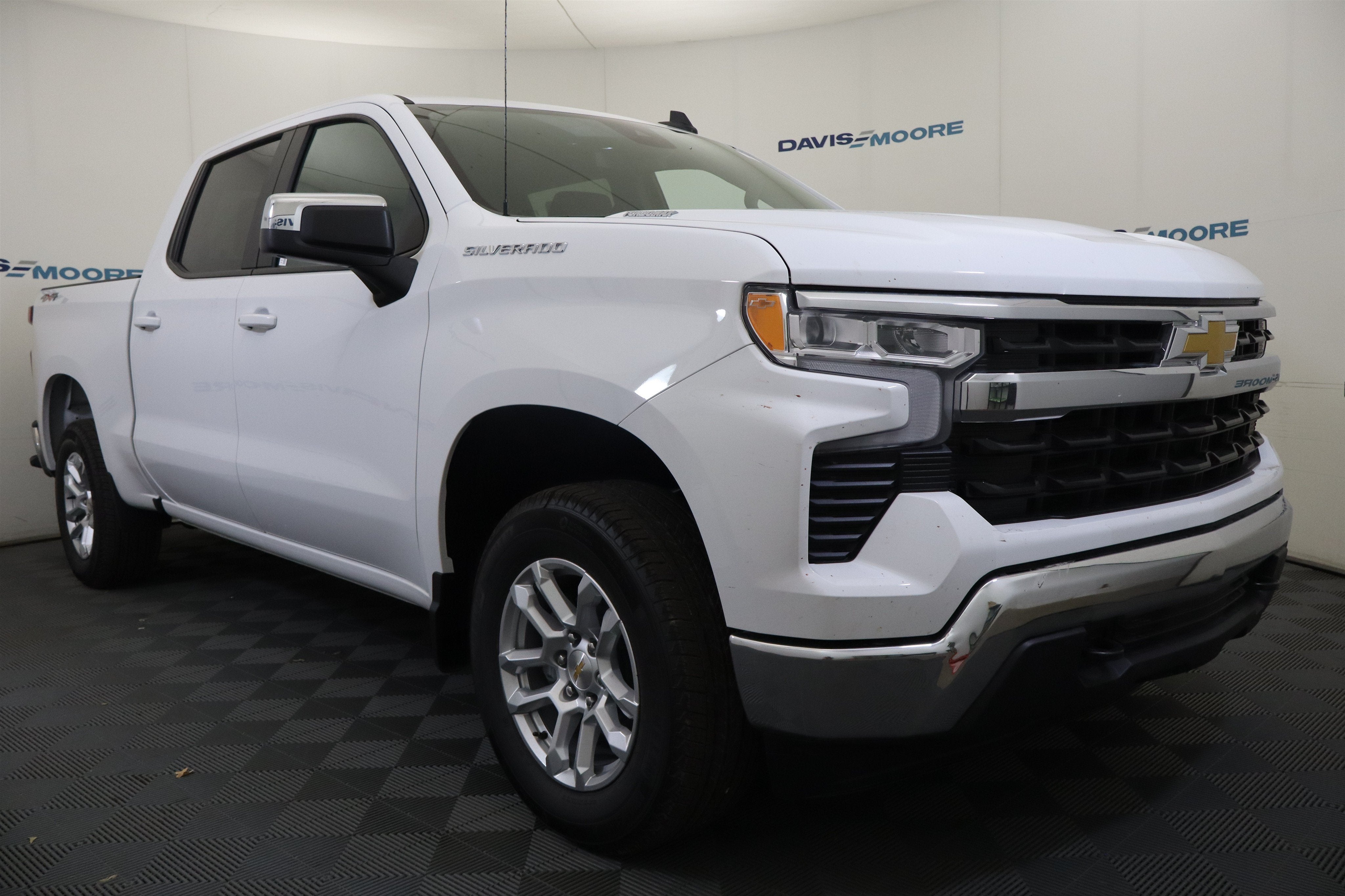 2026 Chevrolet Silverado 1500 LT Crew Cab 4WD
