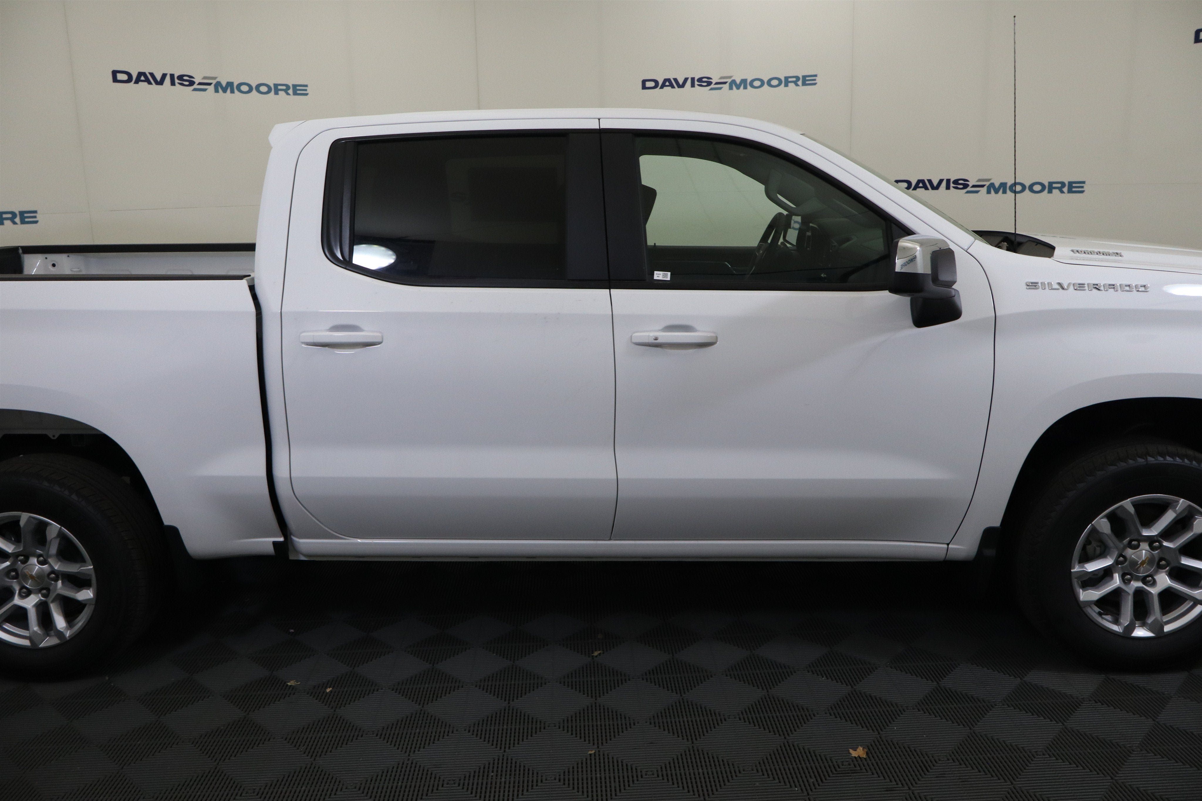 2026 Chevrolet Silverado 1500 LT Crew Cab 4WD