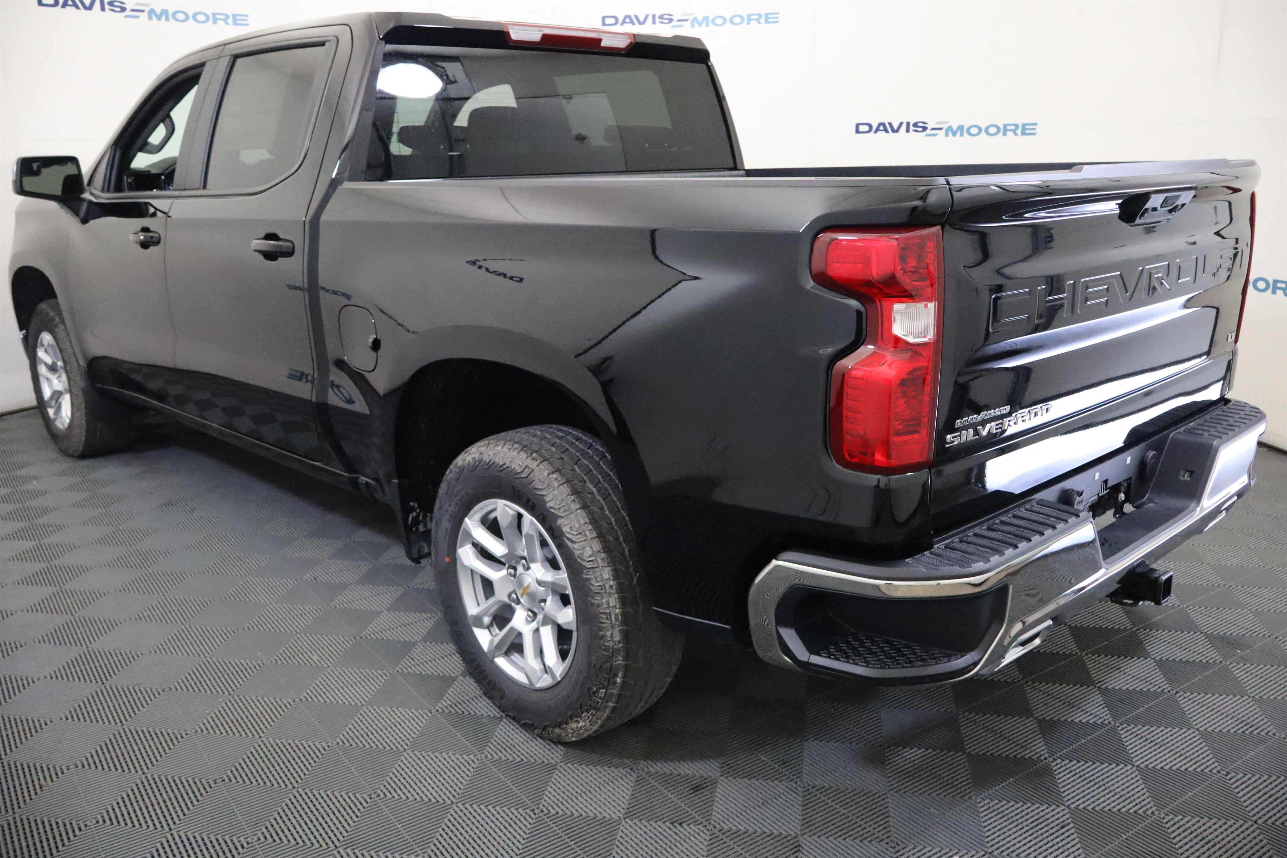 2026 Chevrolet Silverado 1500 LT Crew Cab 4WD