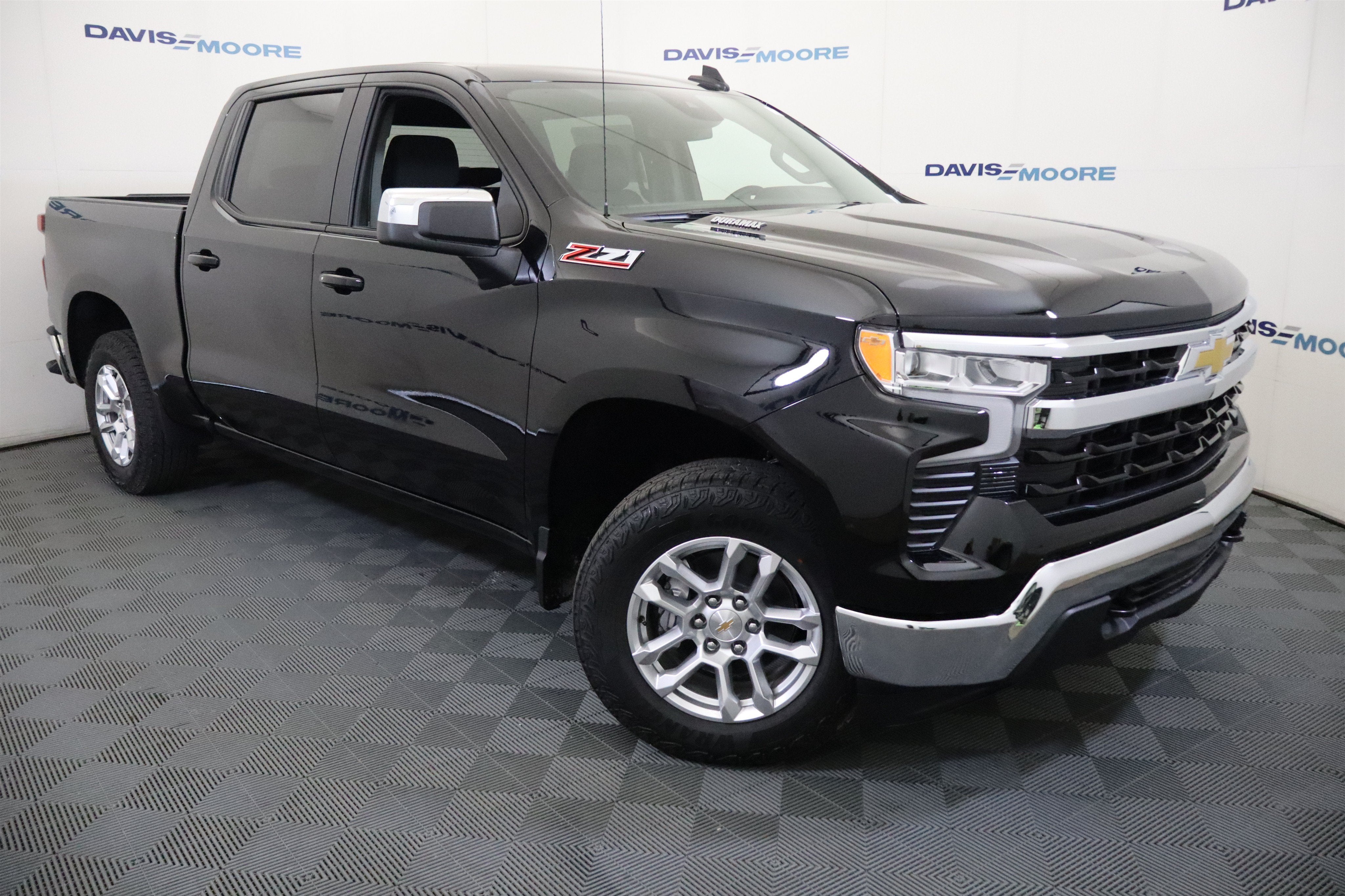 2026 Chevrolet Silverado 1500 LT Crew Cab 4WD