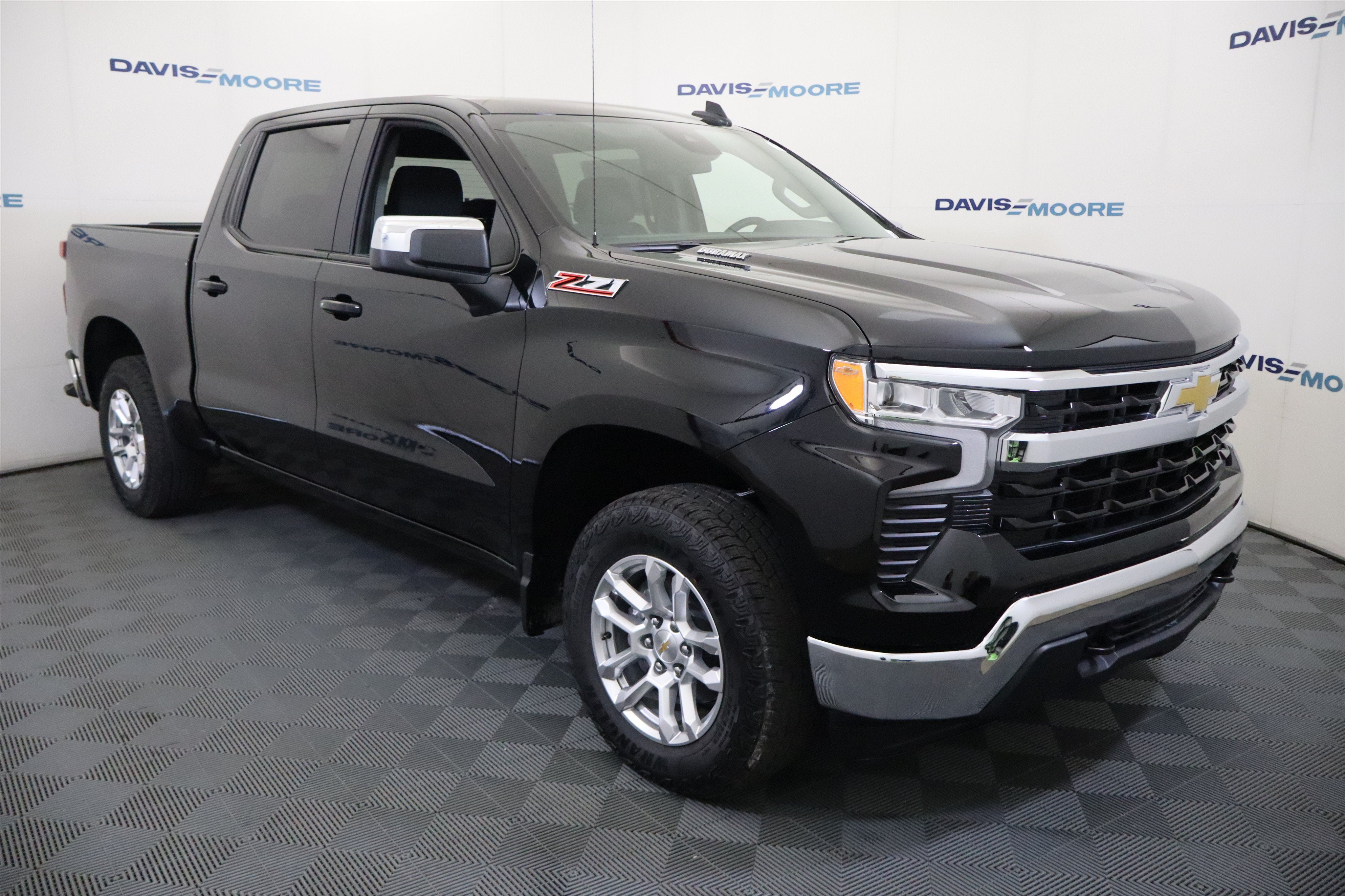 2026 Chevrolet Silverado 1500 LT Crew Cab 4WD