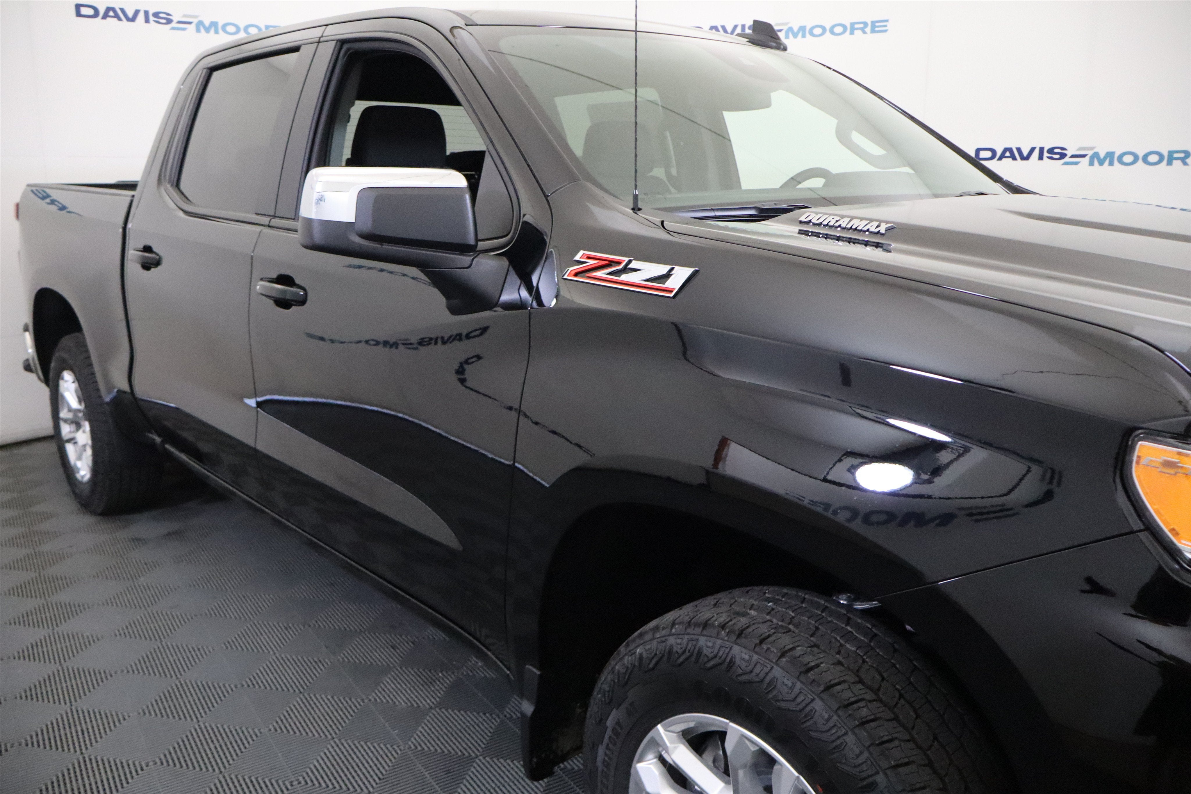 2026 Chevrolet Silverado 1500 LT Crew Cab 4WD