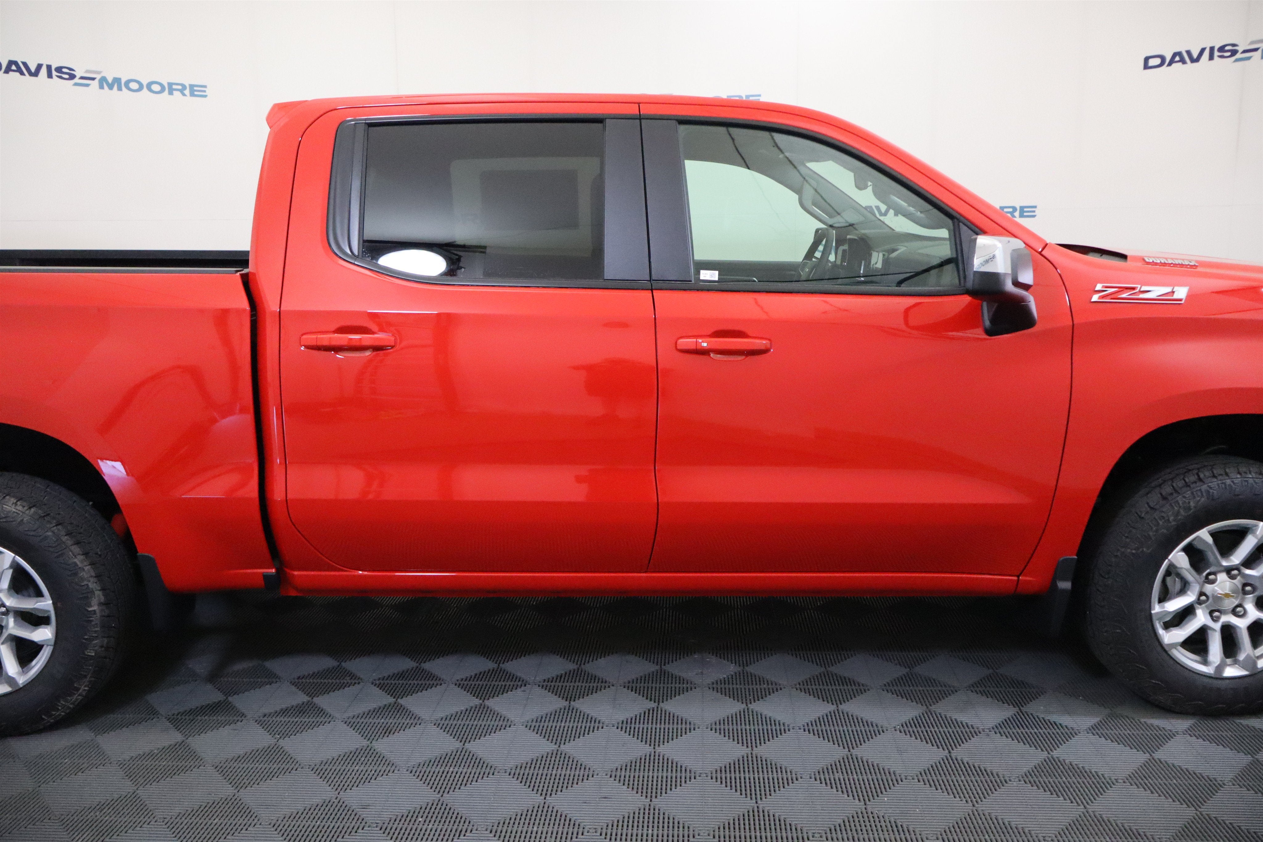 2026 Chevrolet Silverado 1500 LT Crew Cab 4WD
