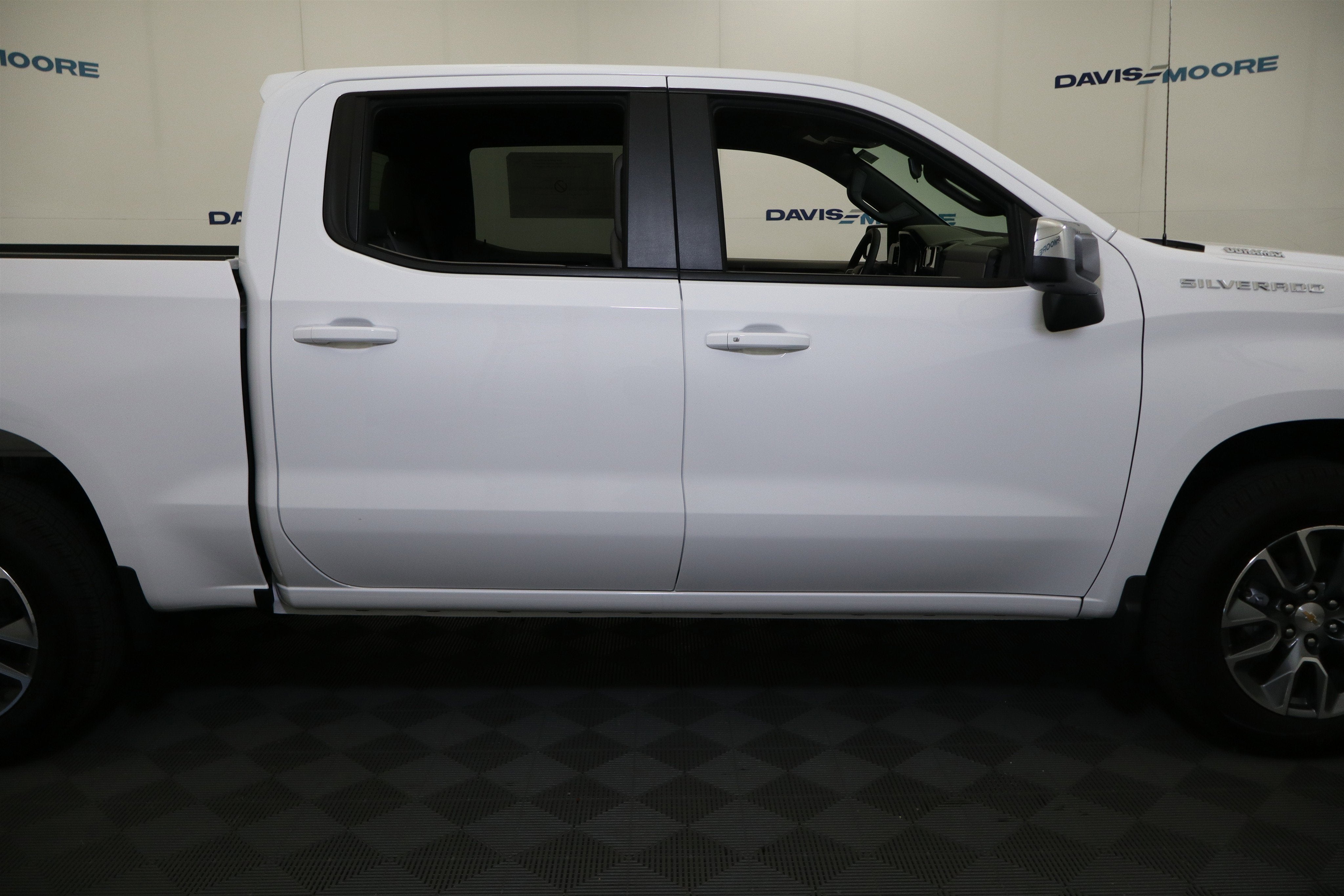 2026 Chevrolet Silverado 1500 LT Crew Cab 4WD