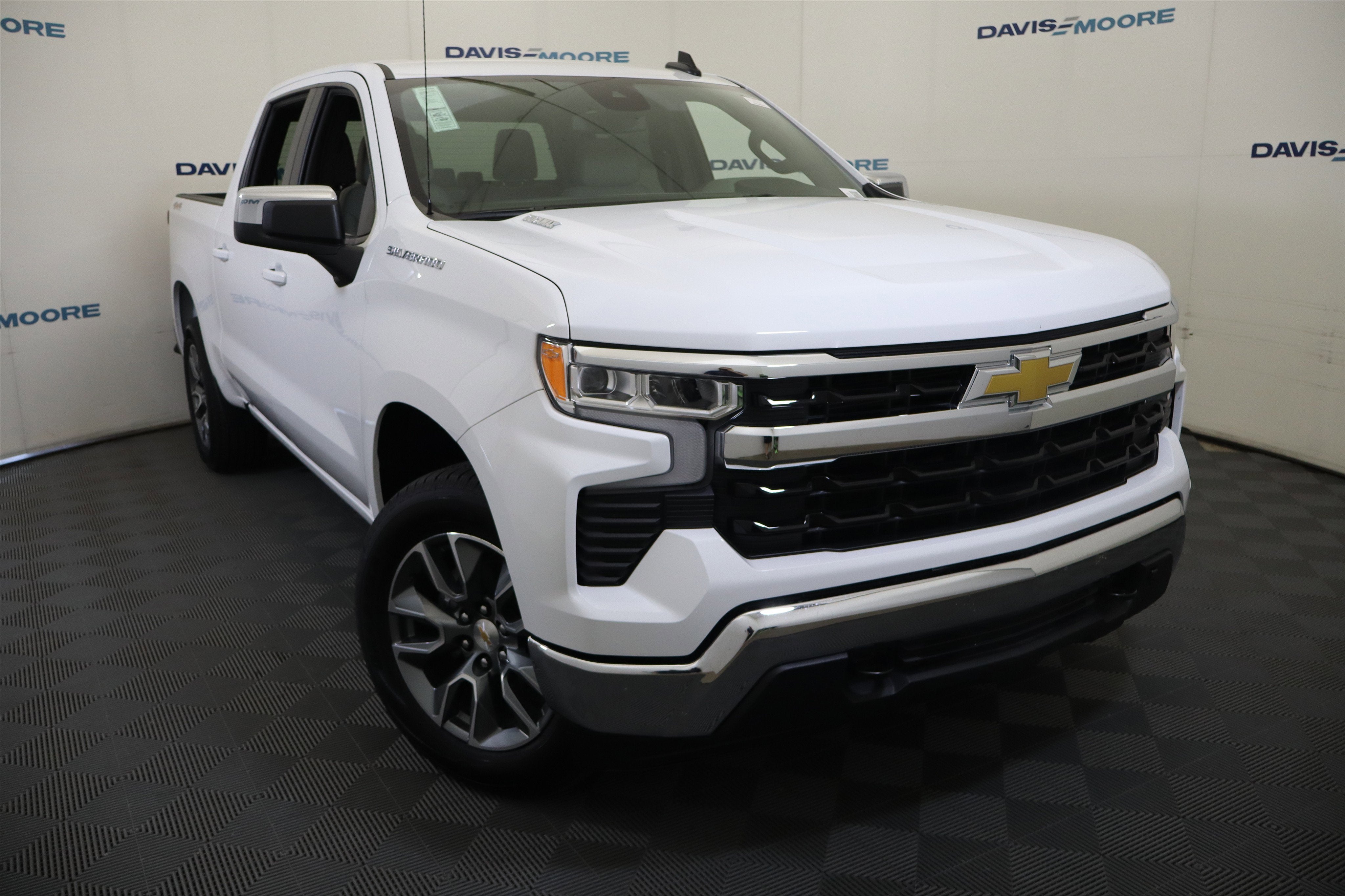 2026 Chevrolet Silverado 1500 LT Crew Cab 4WD