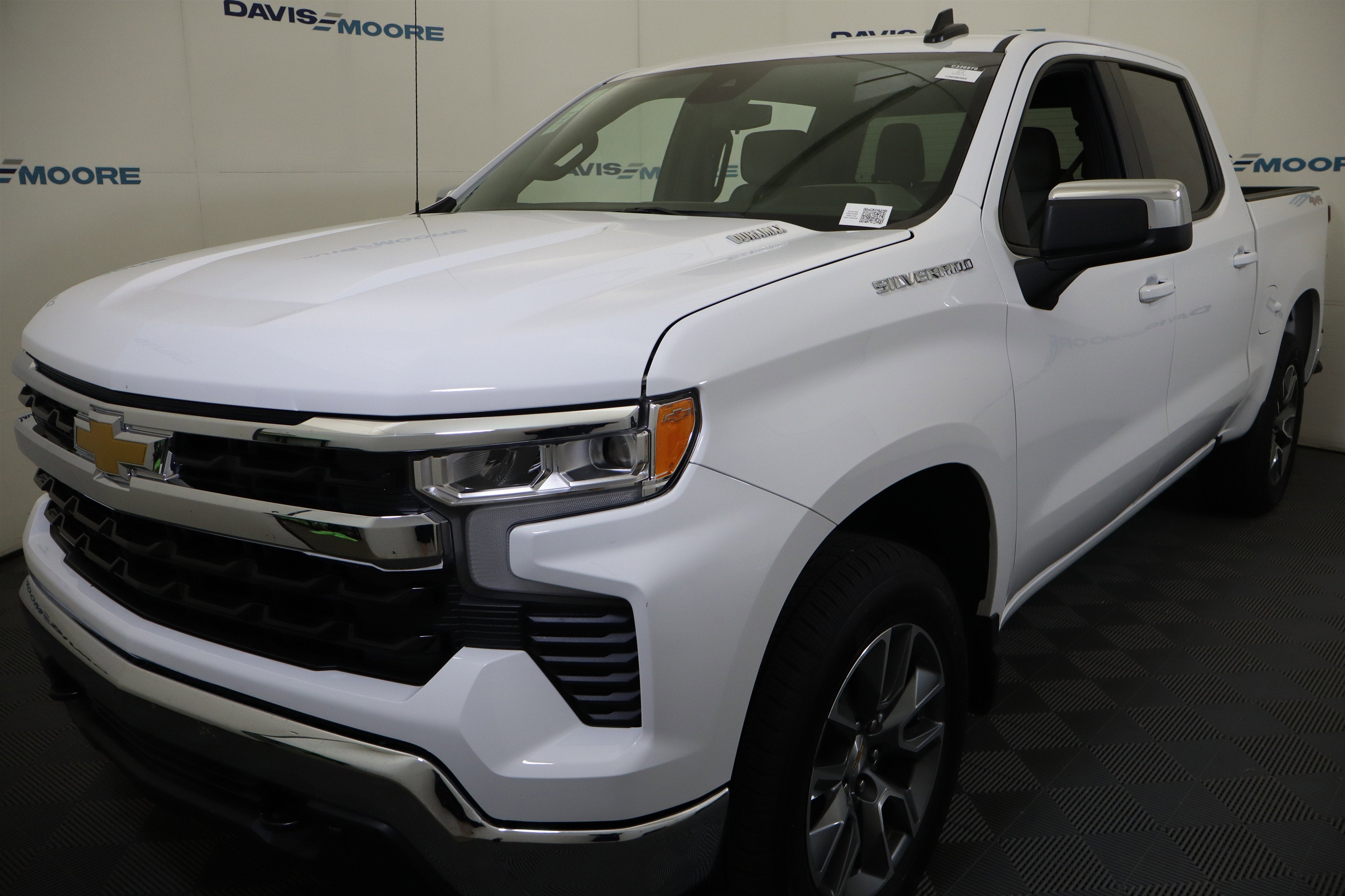 2026 Chevrolet Silverado 1500 LT Crew Cab 4WD