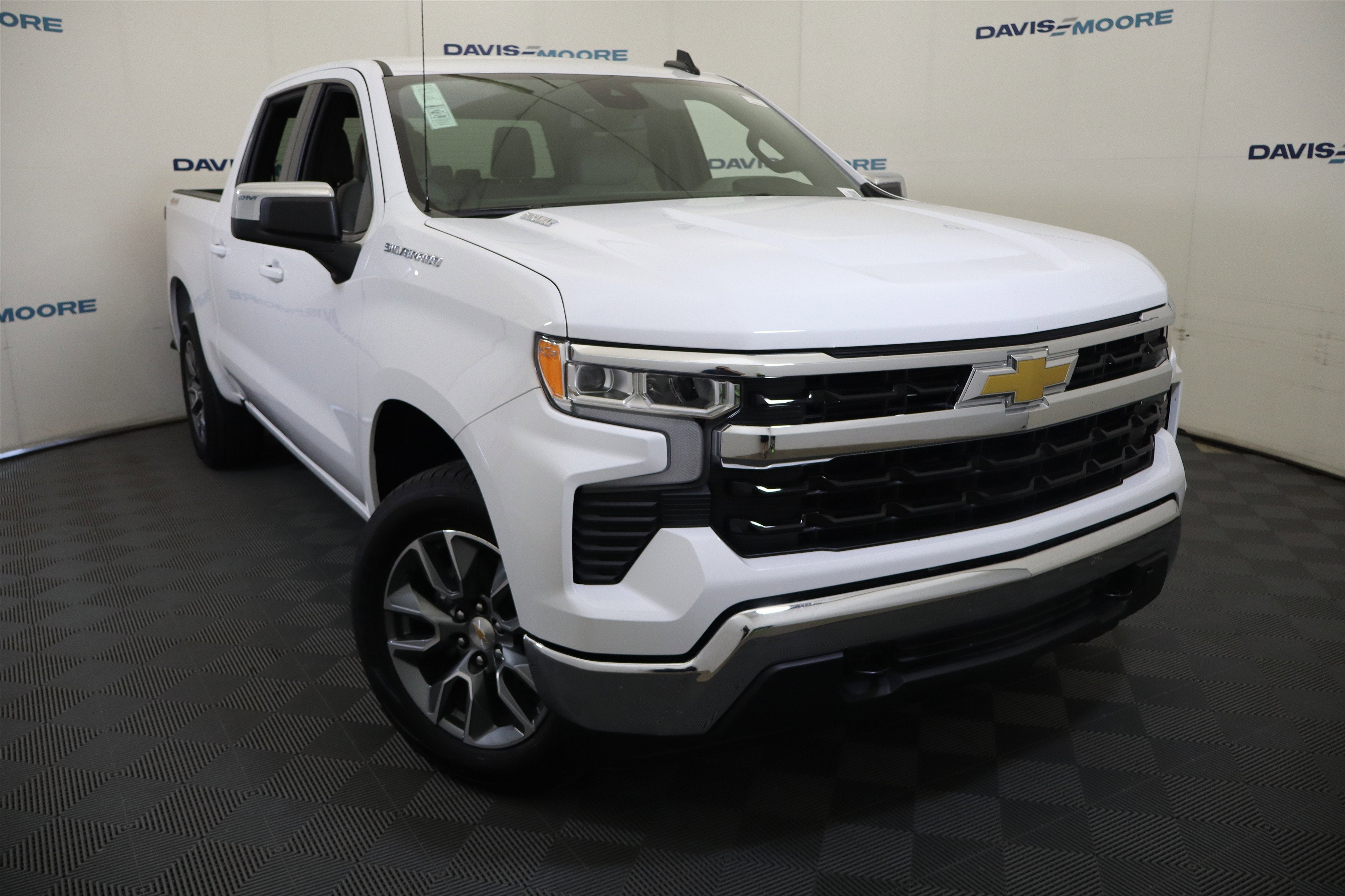 2026 Chevrolet Silverado 1500 LT Crew Cab 4WD