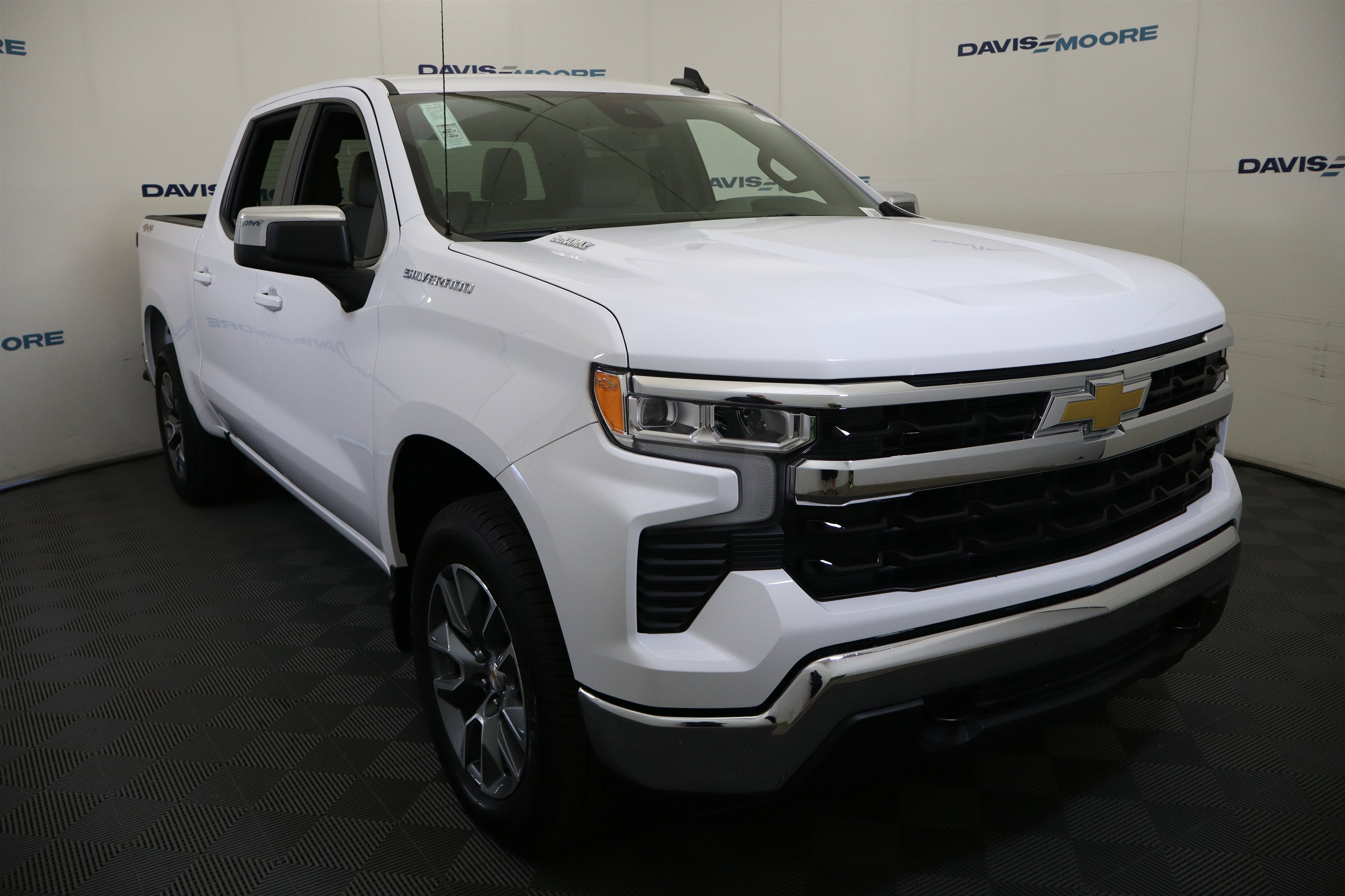 2026 Chevrolet Silverado 1500 LT Crew Cab 4WD