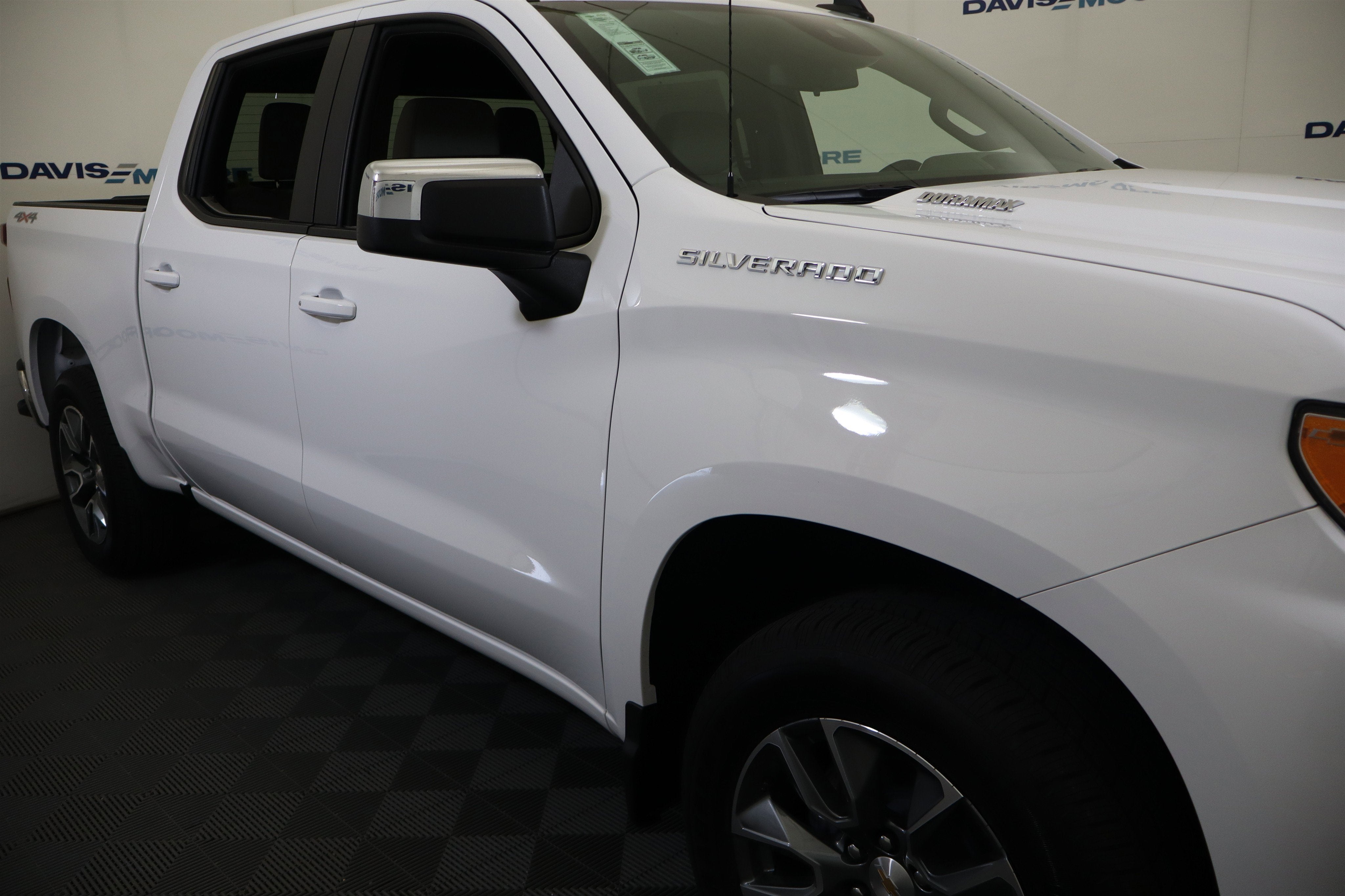 2026 Chevrolet Silverado 1500 LT Crew Cab 4WD