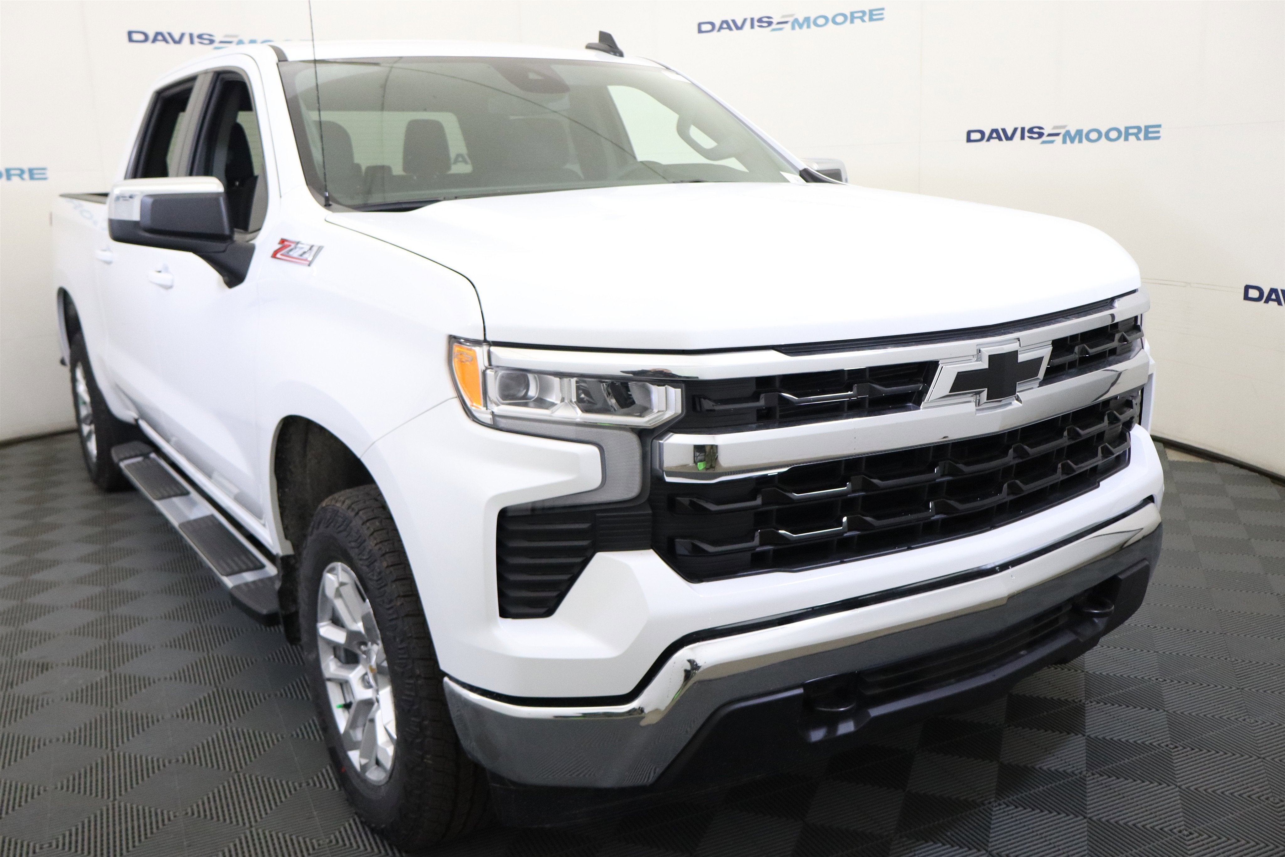 2026 Chevrolet Silverado 1500 LT Crew Cab 4WD