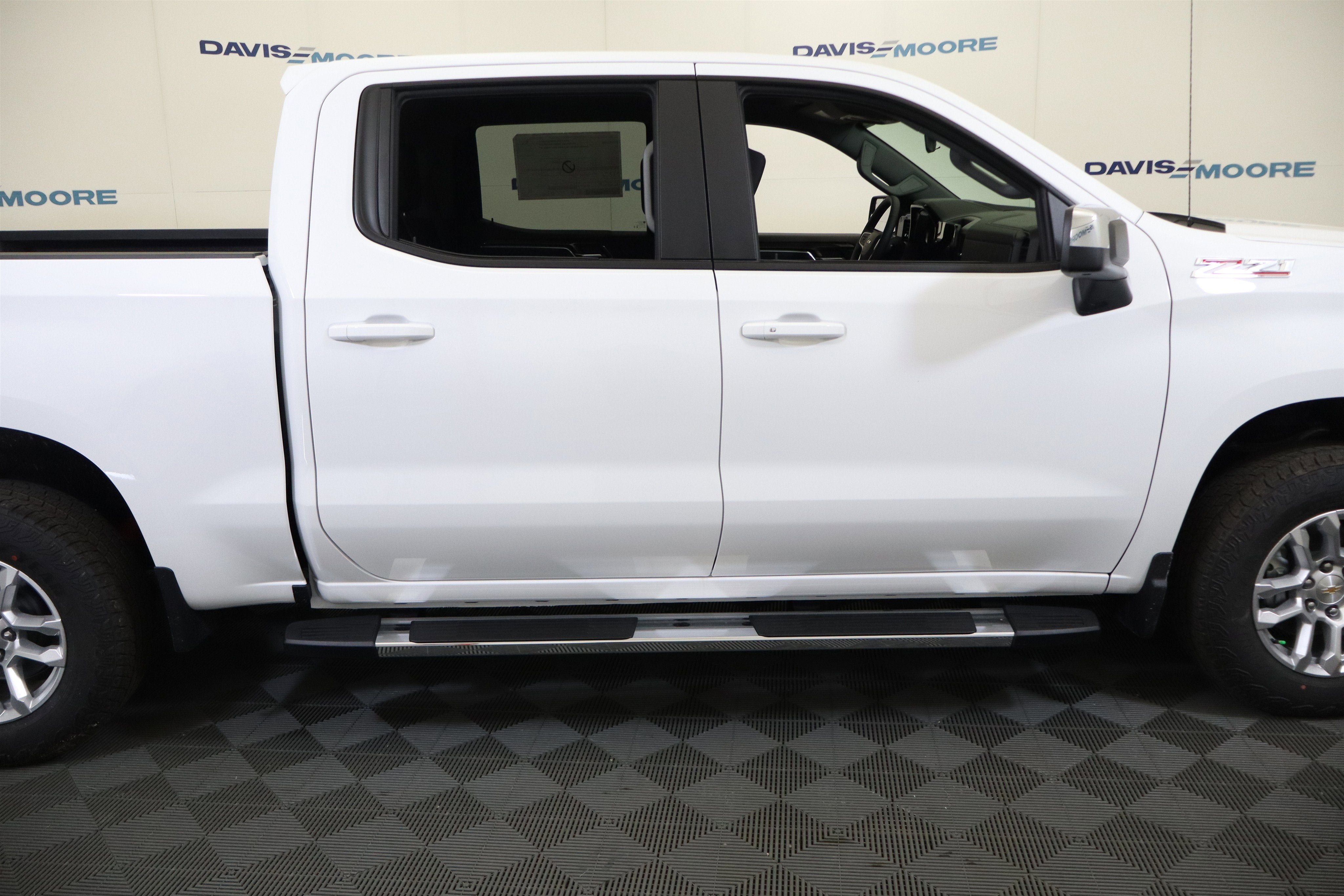 2026 Chevrolet Silverado 1500 LT Crew Cab 4WD