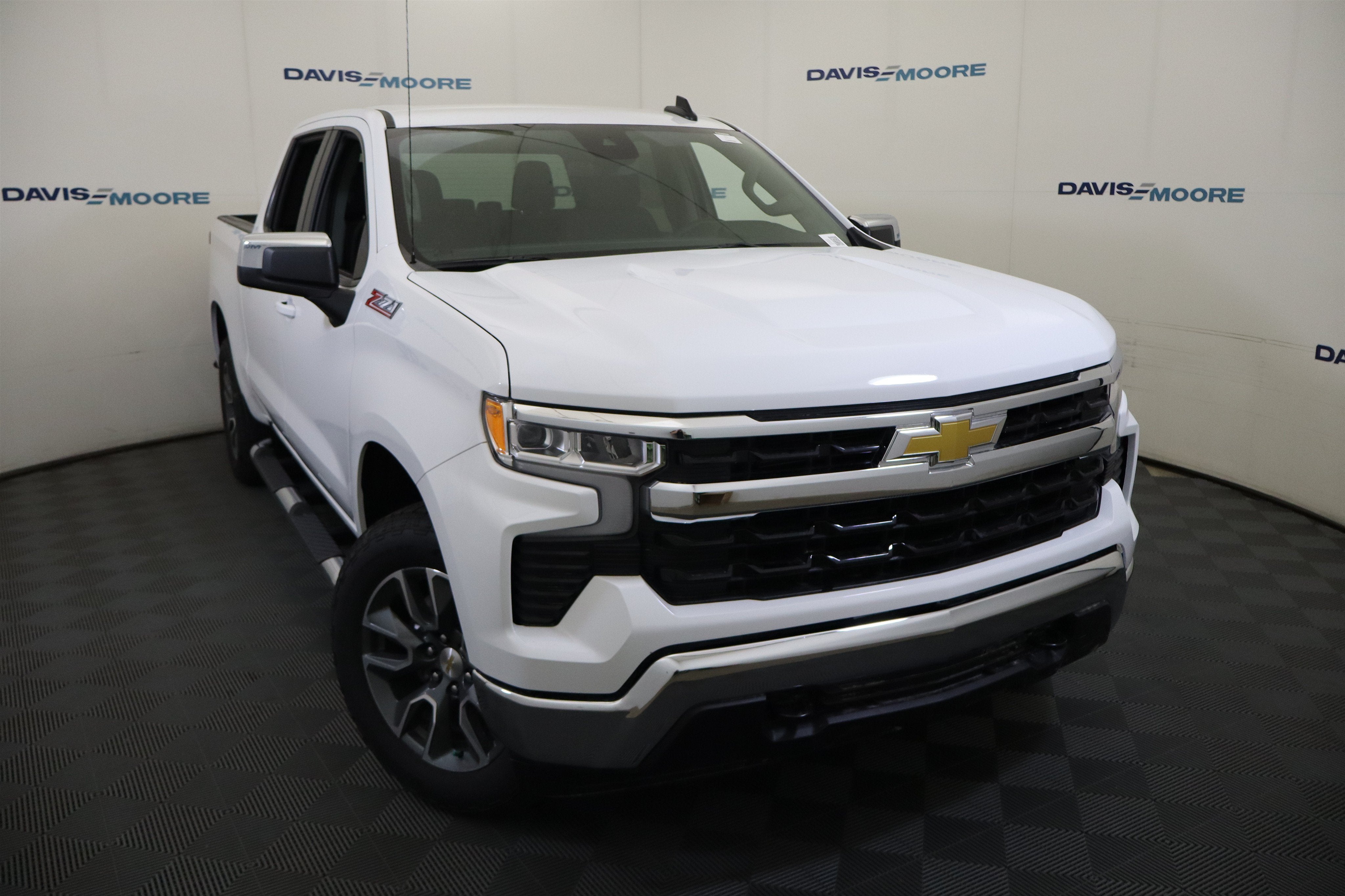 2026 Chevrolet Silverado 1500 LT Crew Cab 4WD