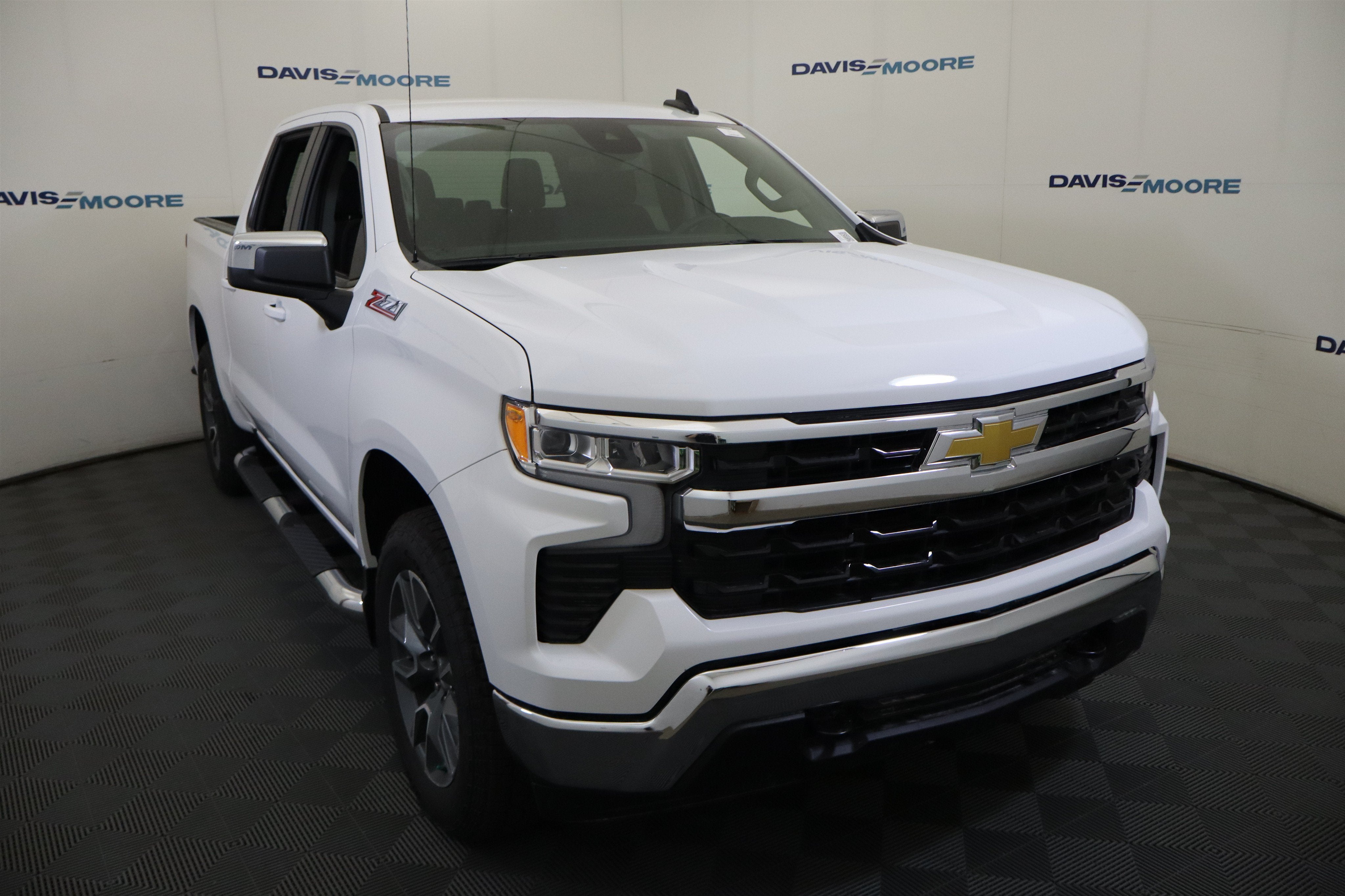 2026 Chevrolet Silverado 1500 LT Crew Cab 4WD