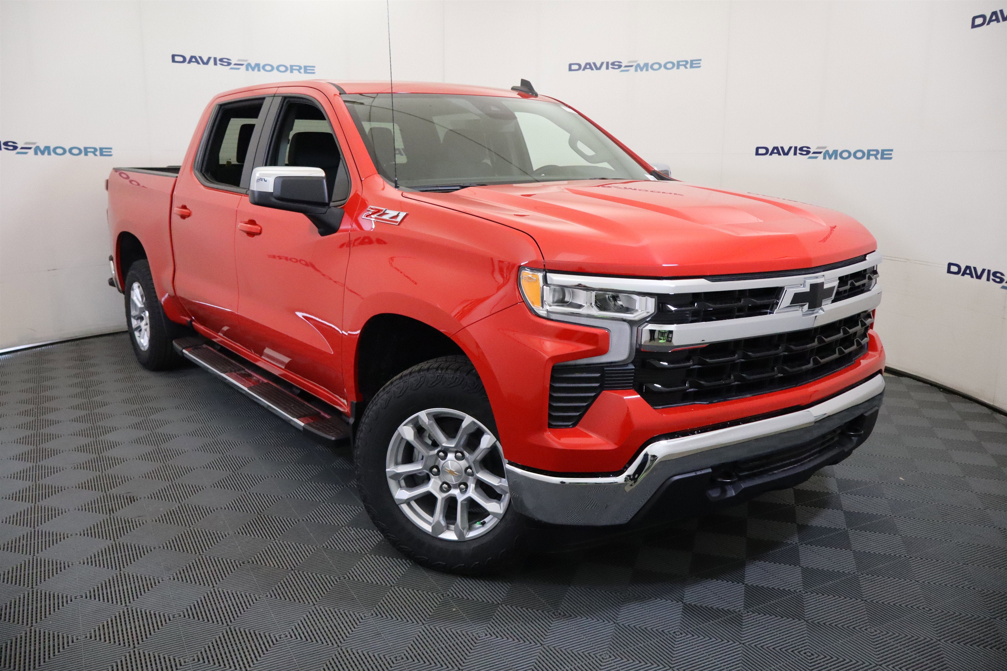 2026 Chevrolet Silverado 1500 LT Crew Cab 4WD