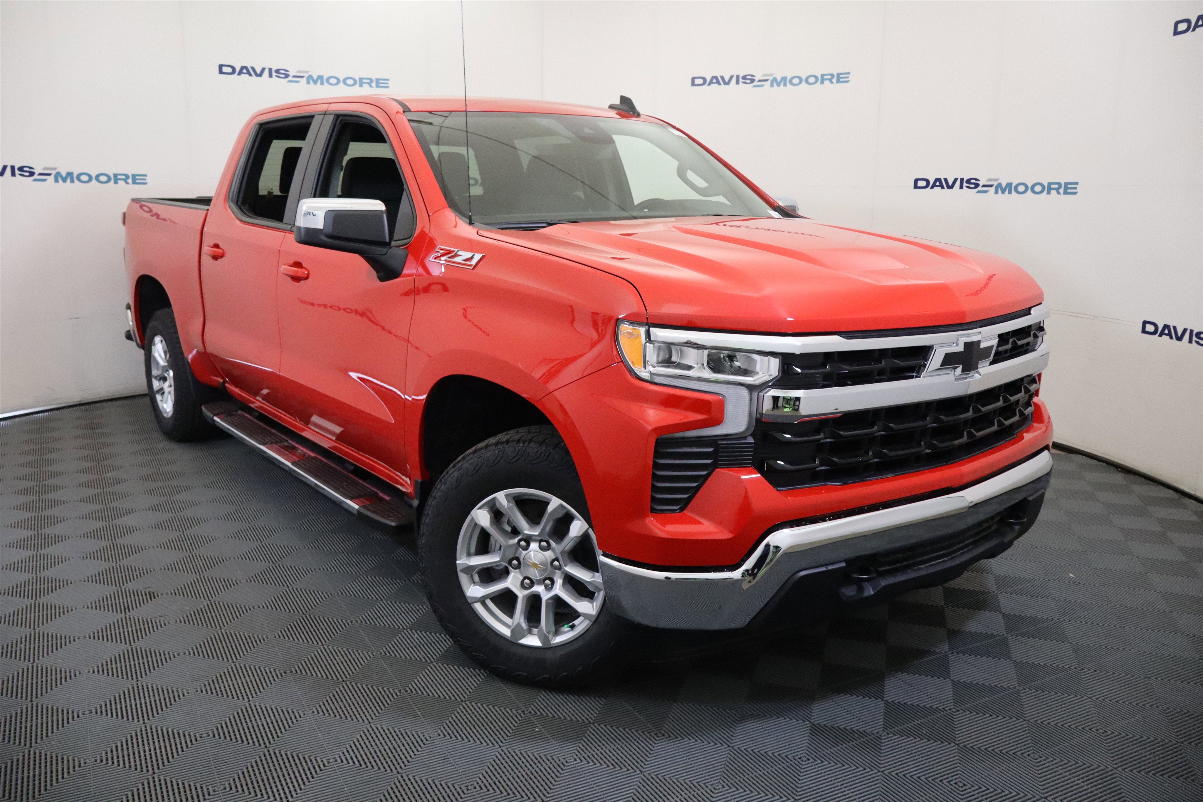 2026 Chevrolet Silverado 1500 LT Crew Cab 4WD