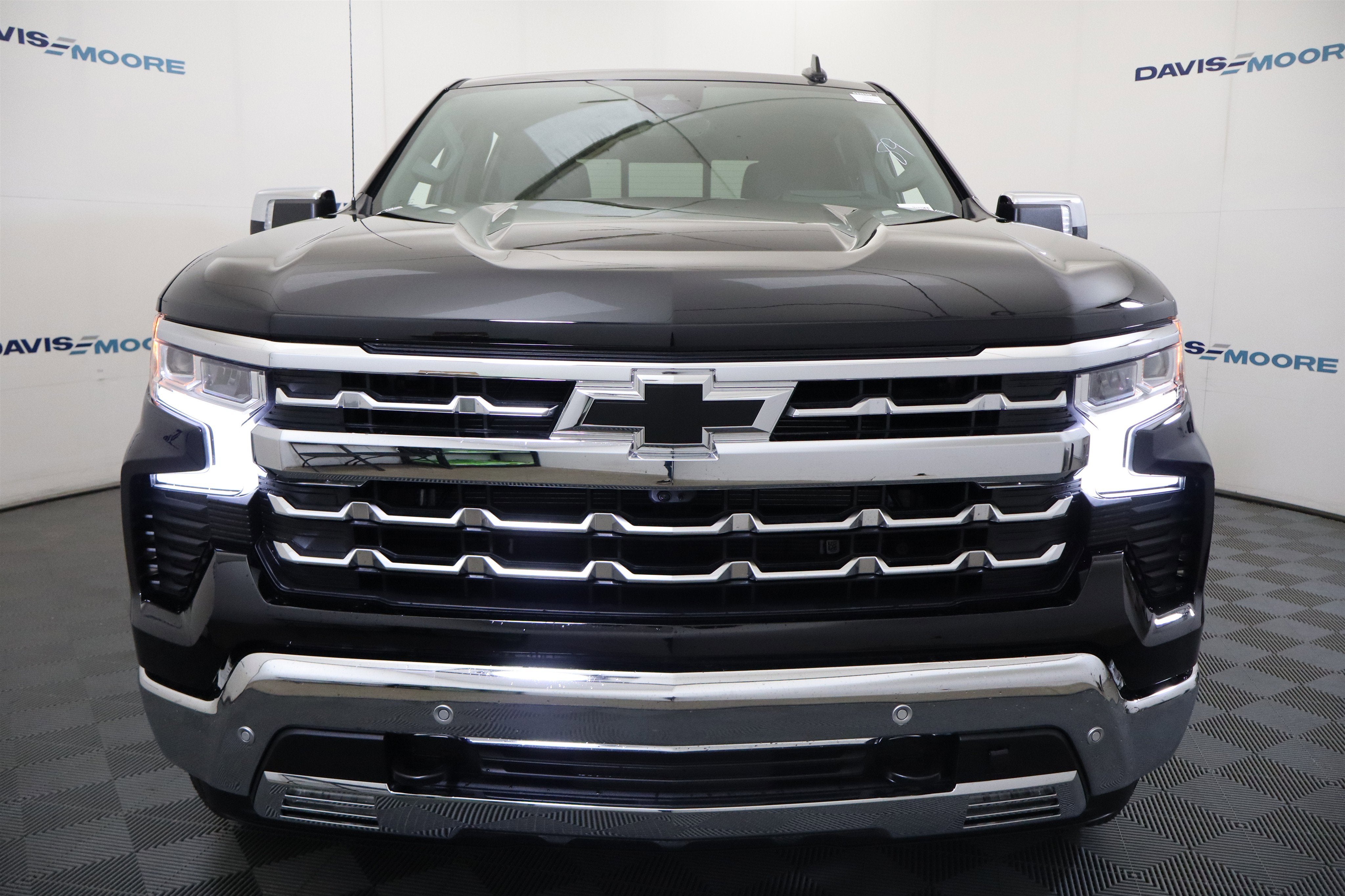 2026 Chevrolet Silverado 1500 LTZ Crew Cab 4WD