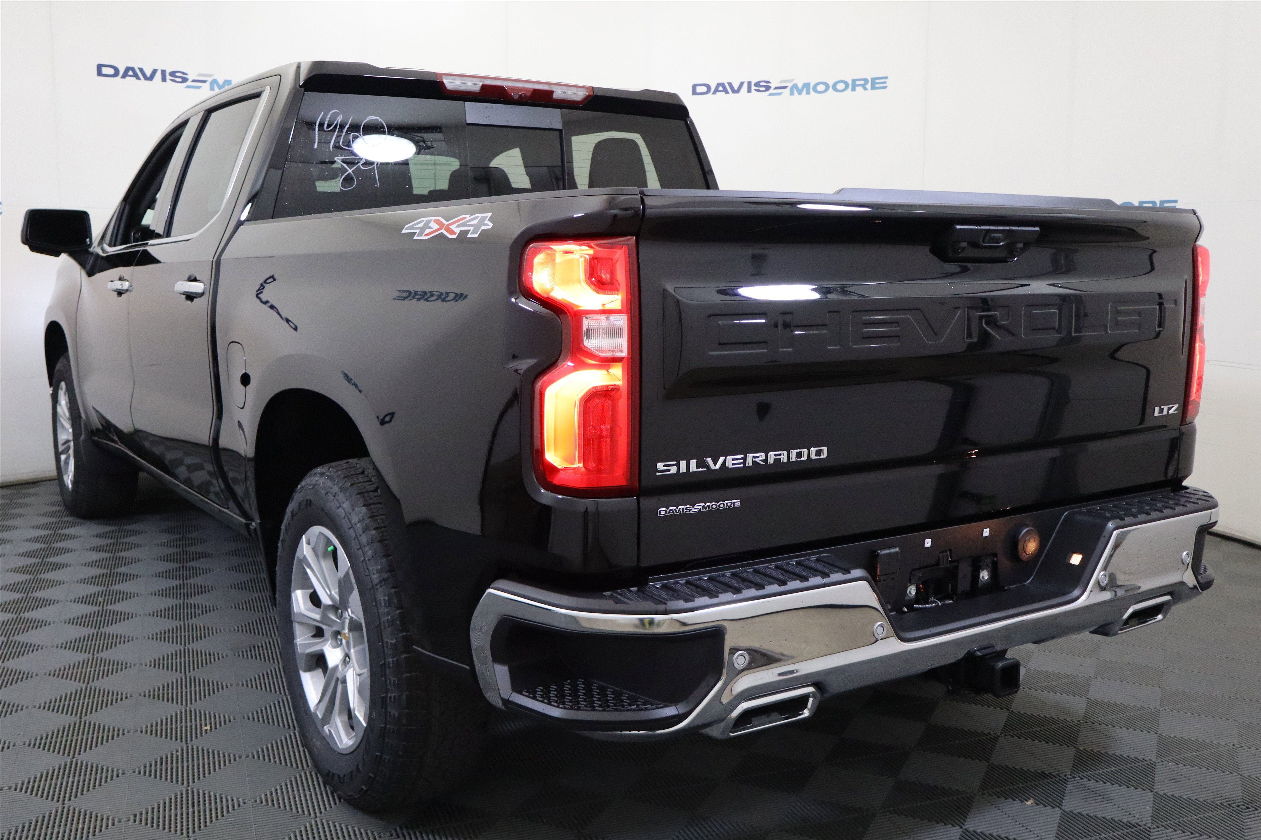 2026 Chevrolet Silverado 1500 LTZ Crew Cab 4WD