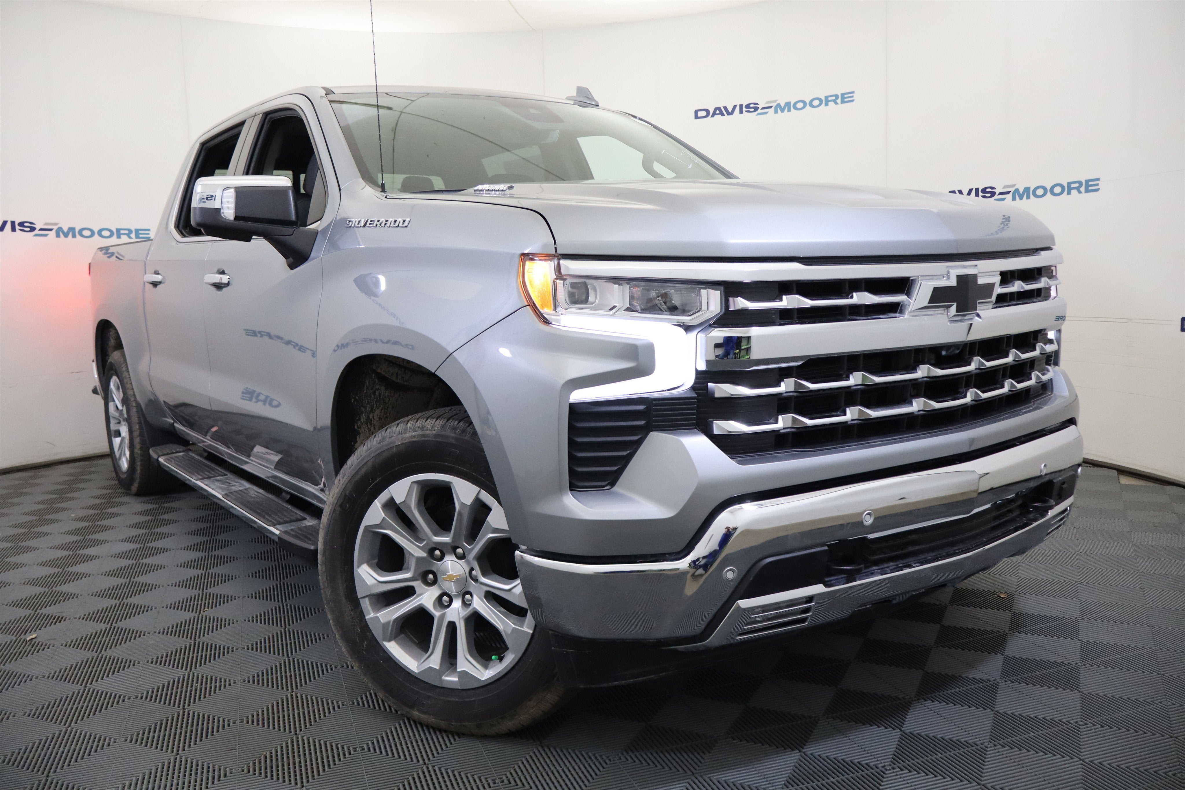 2026 Chevrolet Silverado 1500 LTZ Crew Cab 4WD