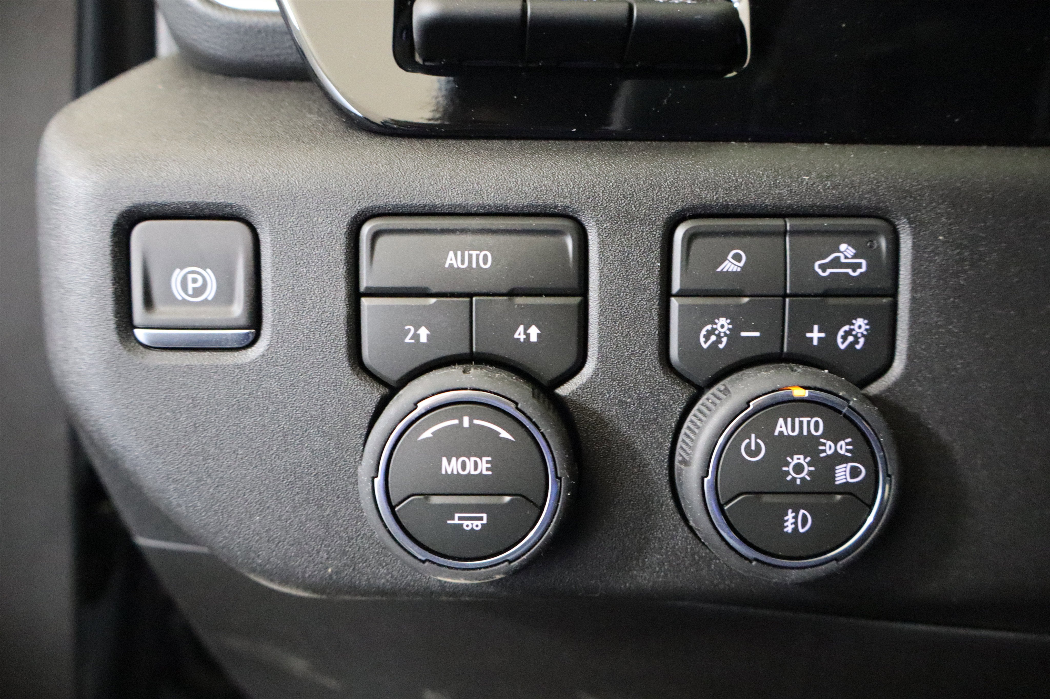 2026 Chevrolet Silverado 1500 LTZ Crew Cab 4WD