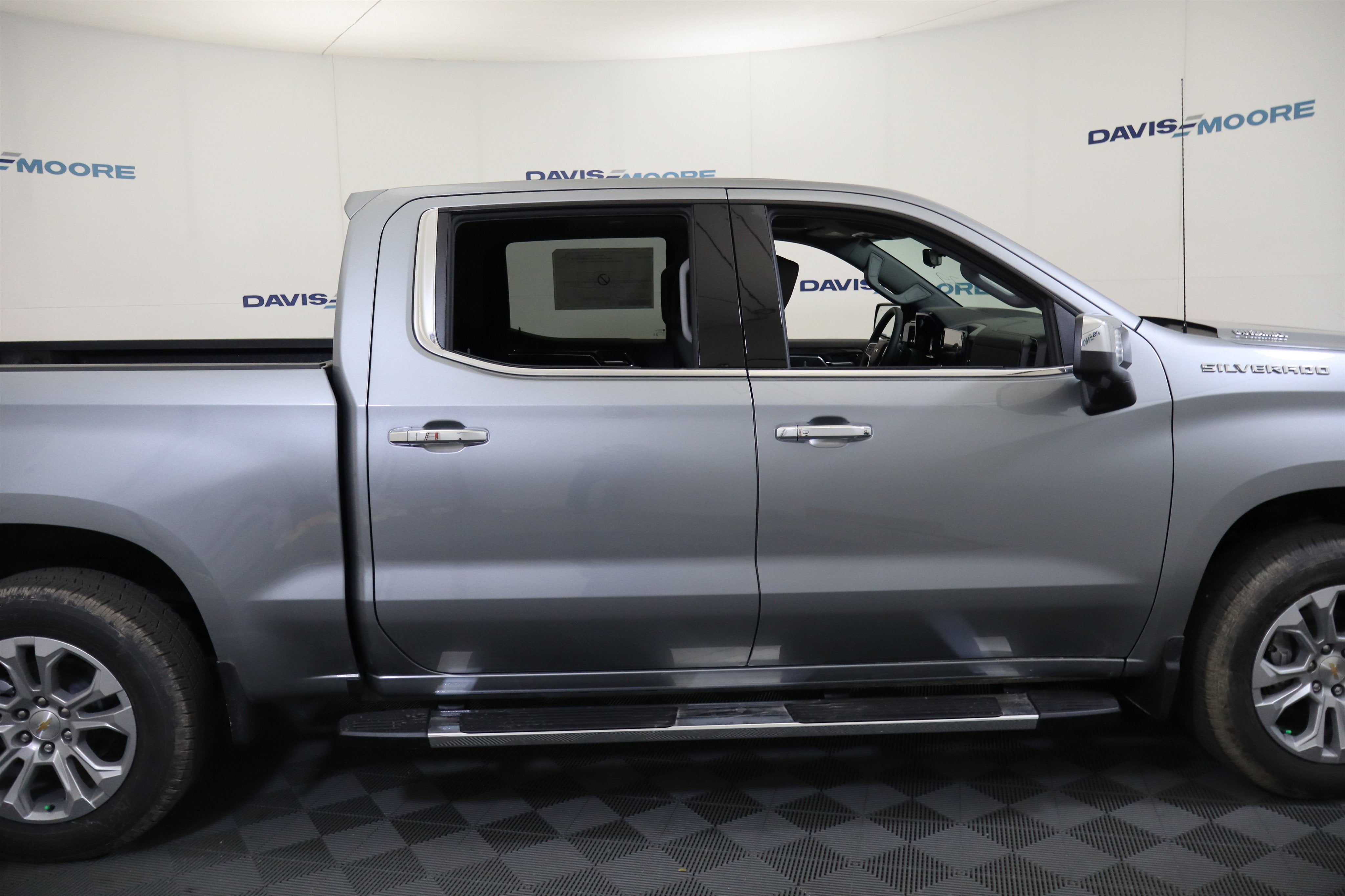 2026 Chevrolet Silverado 1500 LTZ Crew Cab 4WD