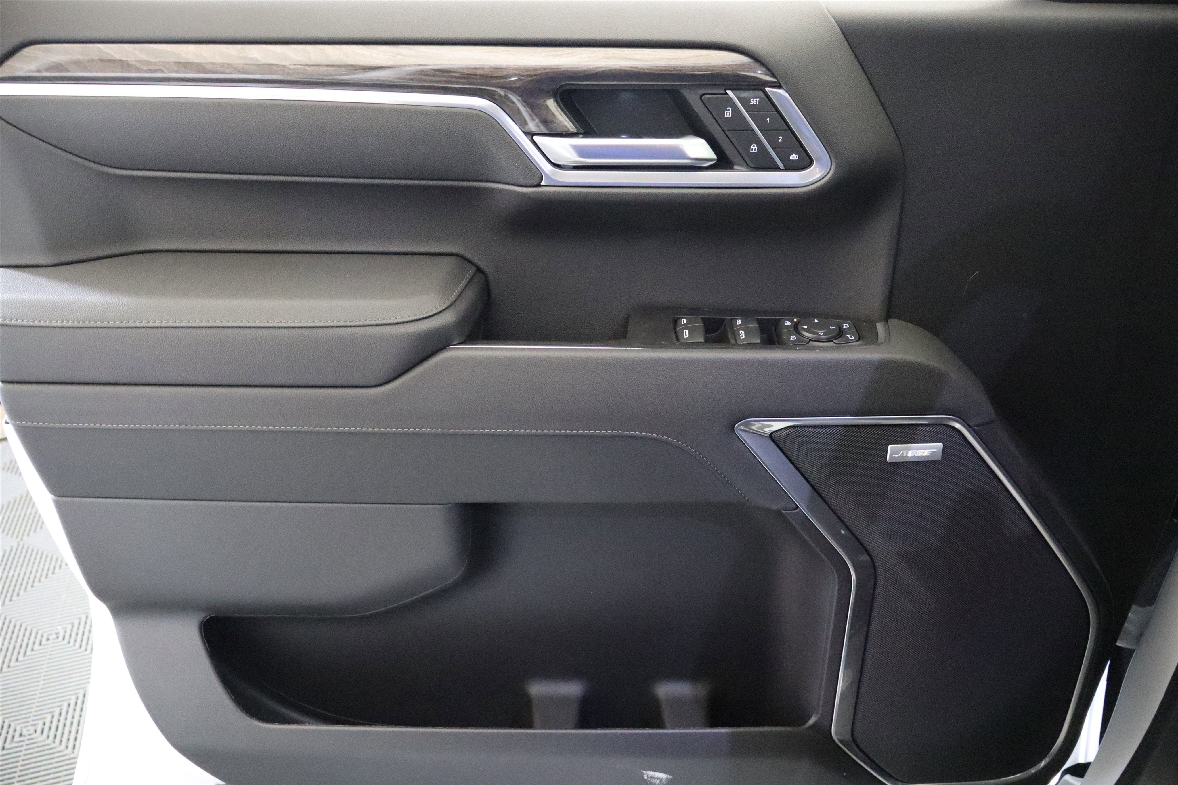 2026 Chevrolet Silverado 1500 LTZ Crew Cab 4WD