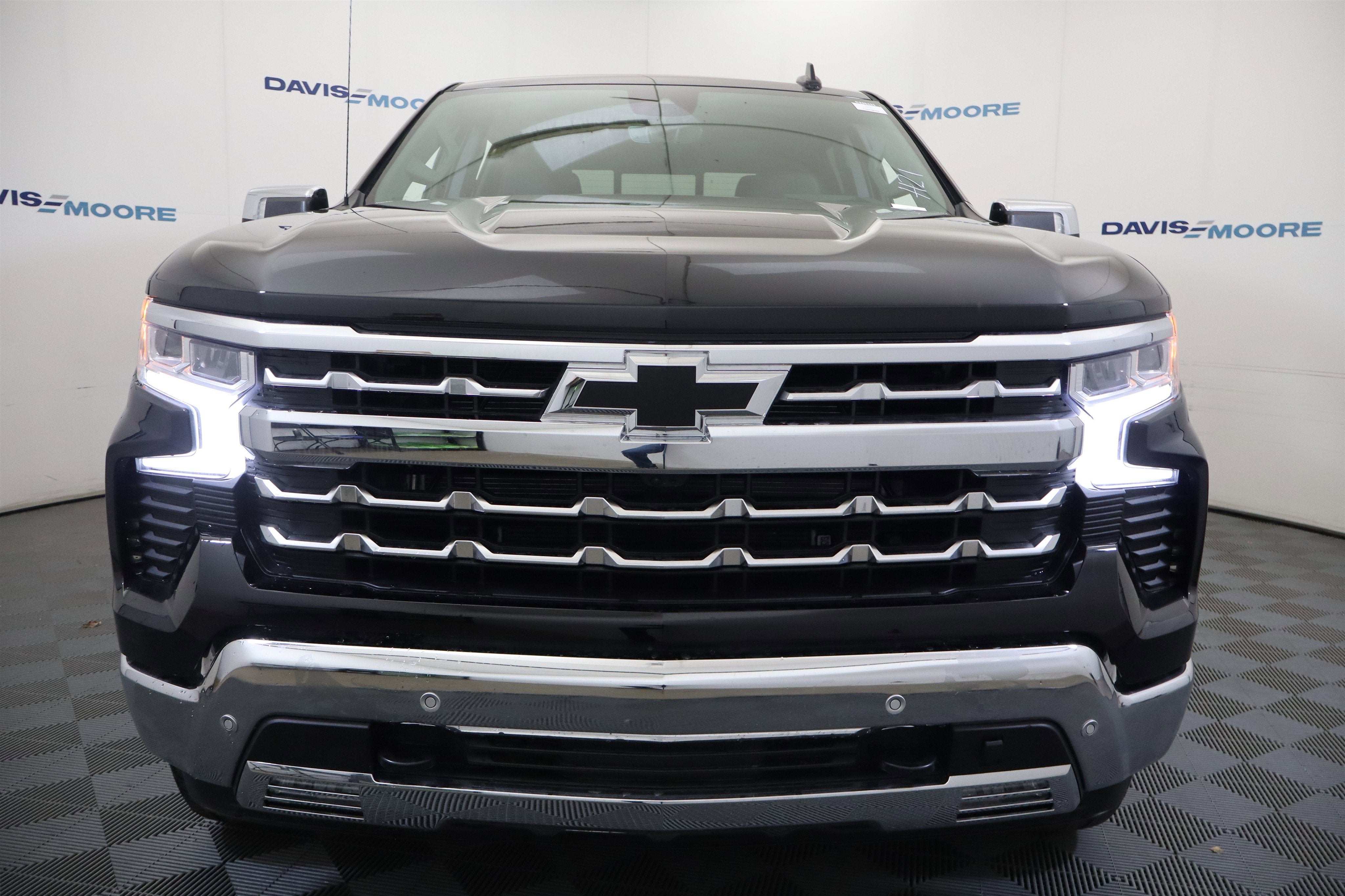 2026 Chevrolet Silverado 1500 LTZ Crew Cab 4WD