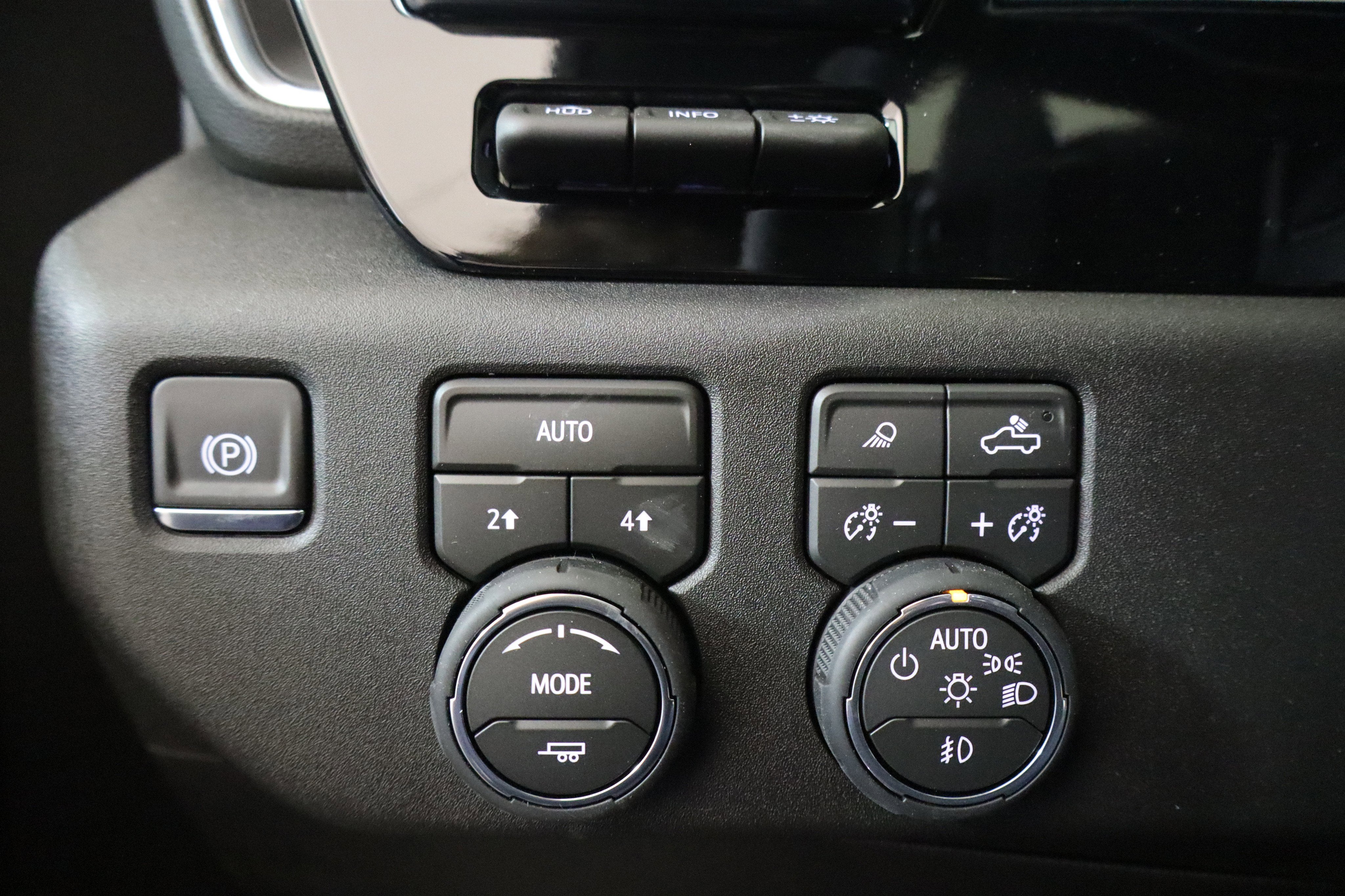 2026 Chevrolet Silverado 1500 LTZ Crew Cab 4WD