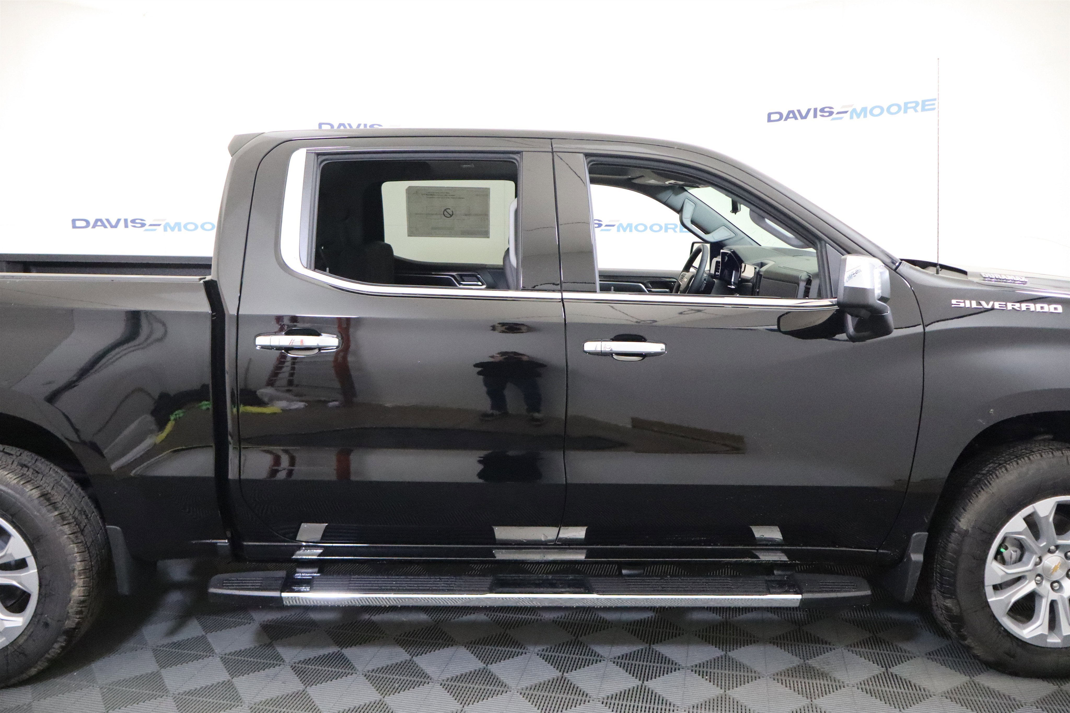 2026 Chevrolet Silverado 1500 LTZ Crew Cab 4WD