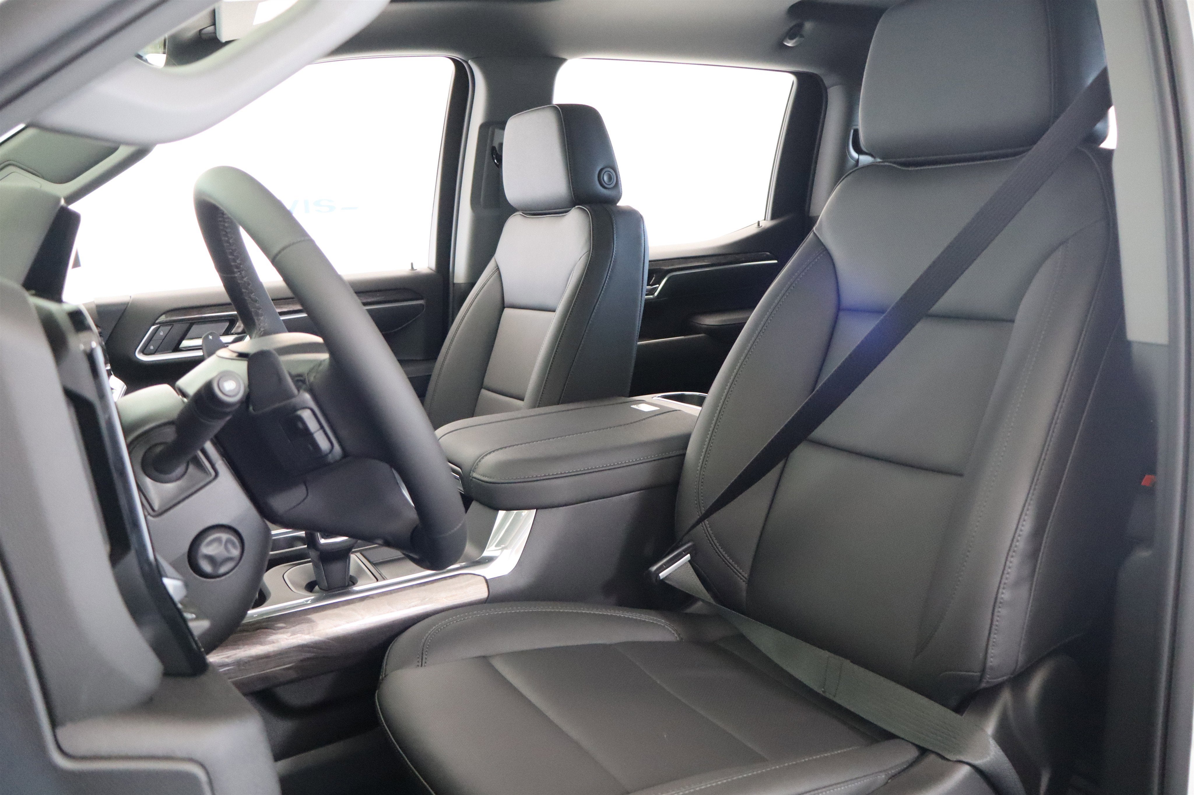 2026 Chevrolet Silverado 1500 LTZ Crew Cab 4WD