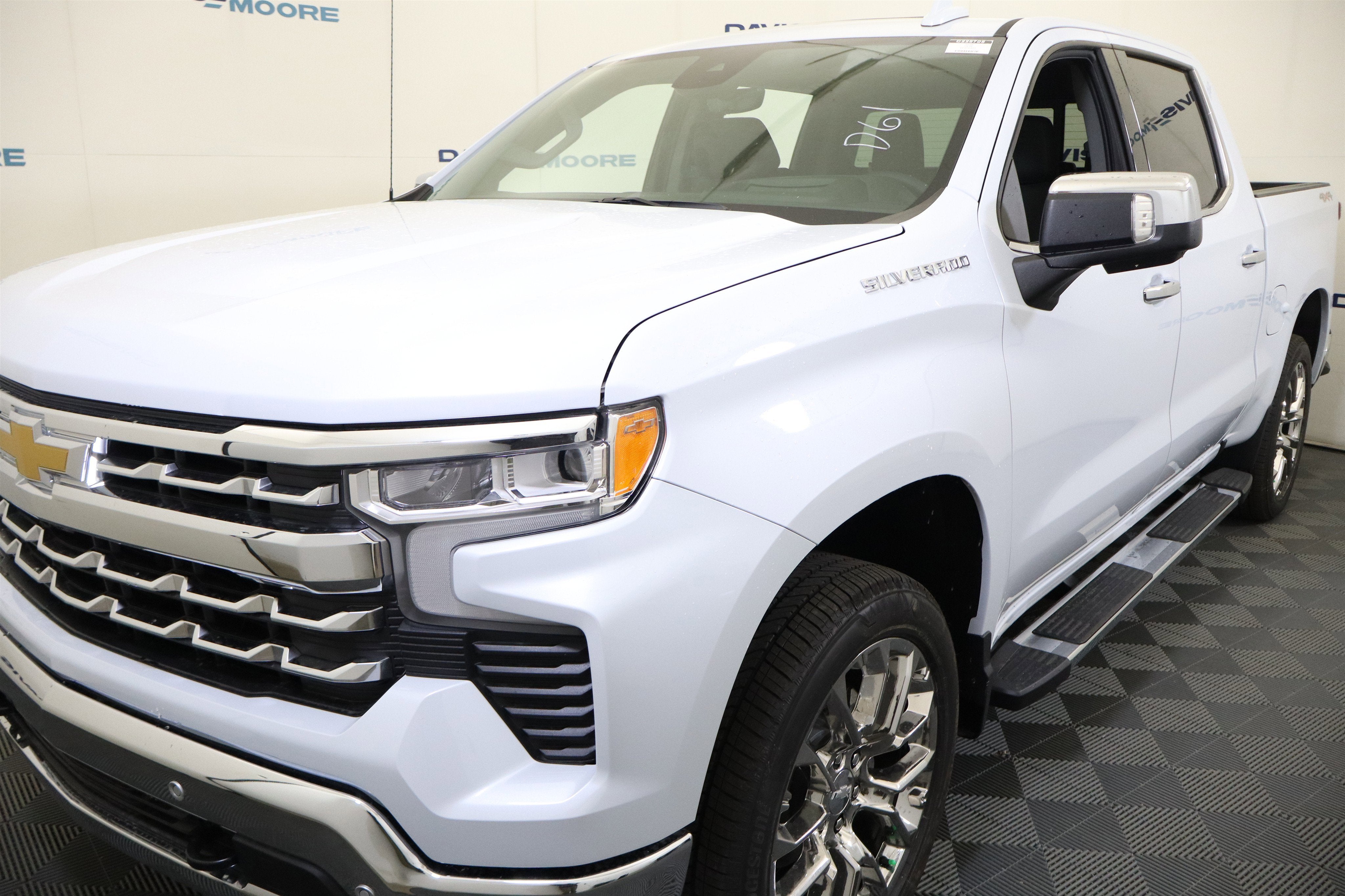 2026 Chevrolet Silverado 1500 LTZ Crew Cab 4WD