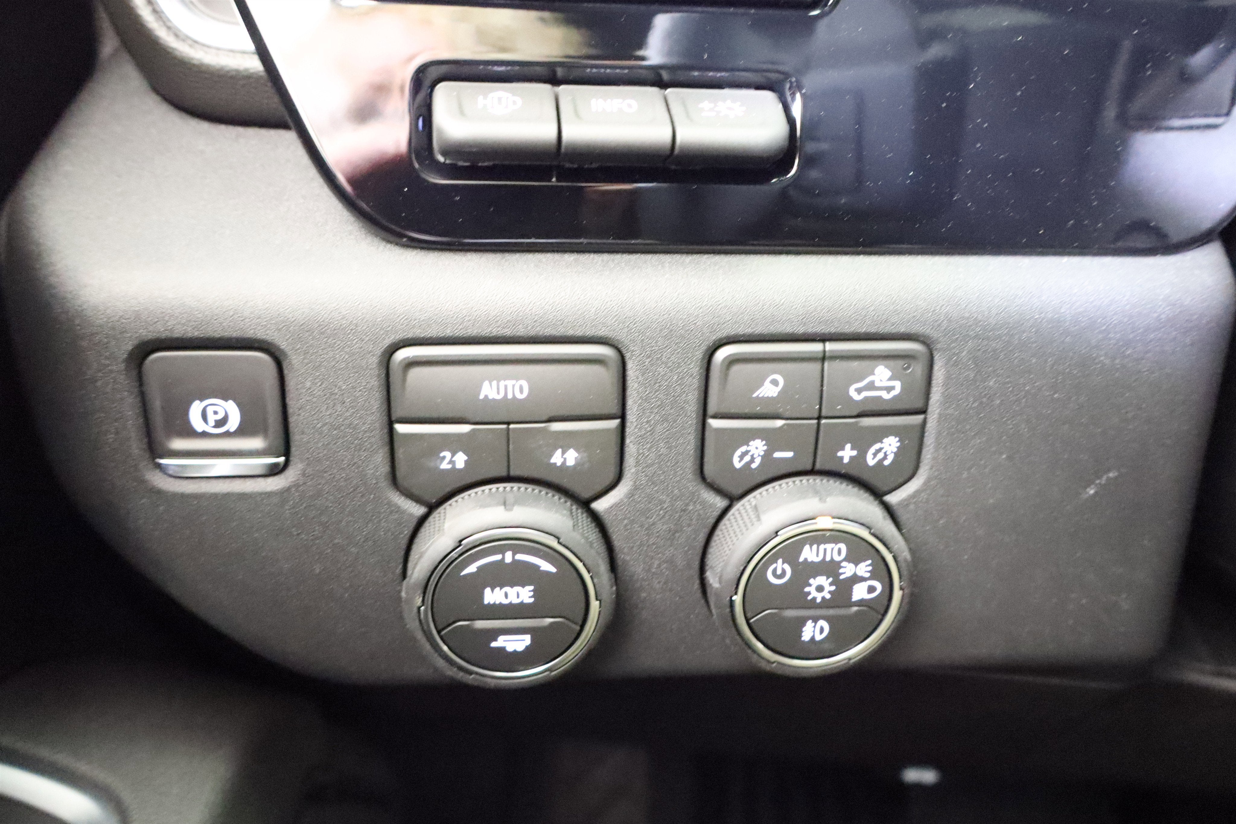 2026 Chevrolet Silverado 1500 LTZ Crew Cab 4WD