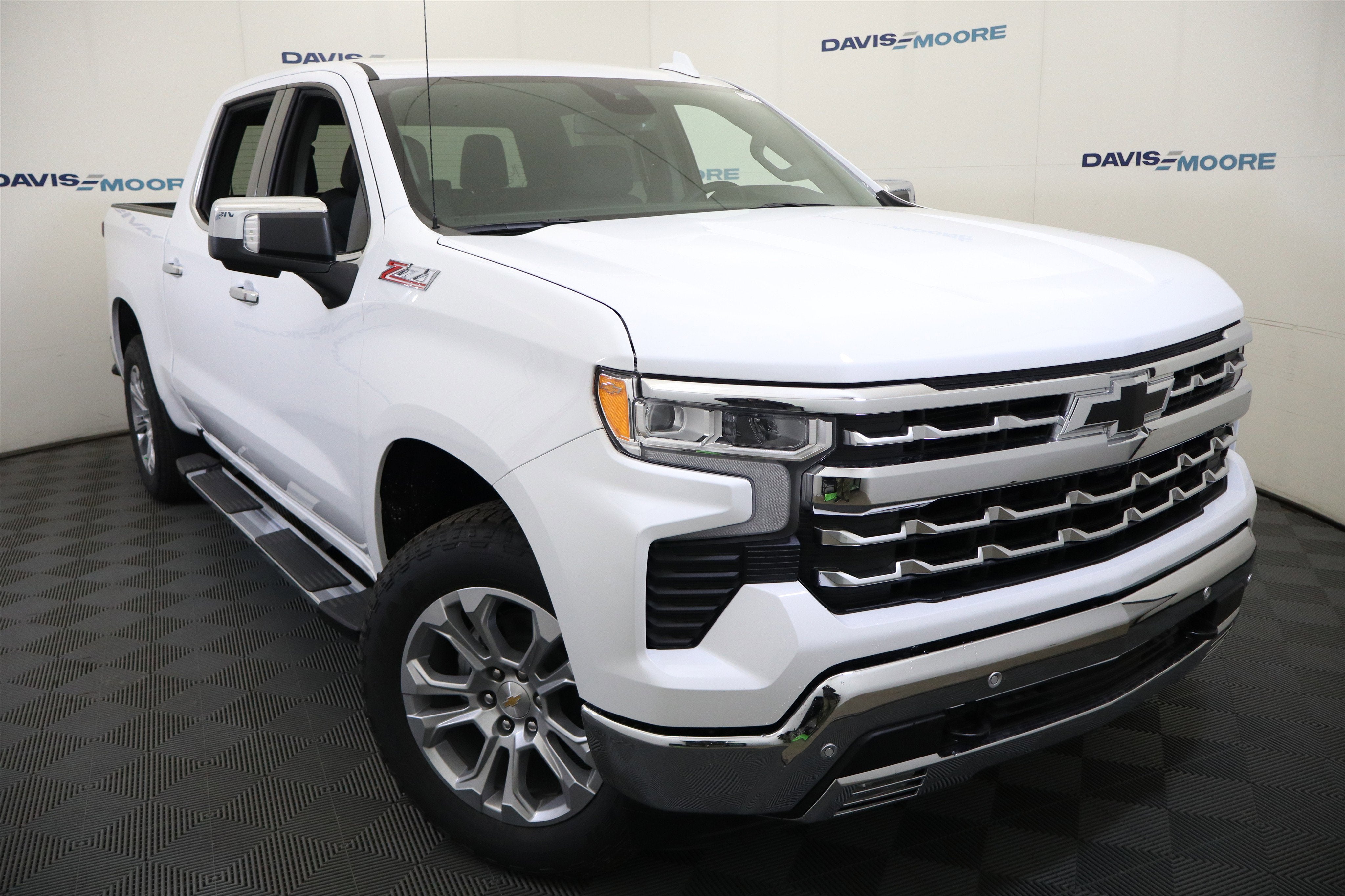 2026 Chevrolet Silverado 1500 LTZ Crew Cab 4WD