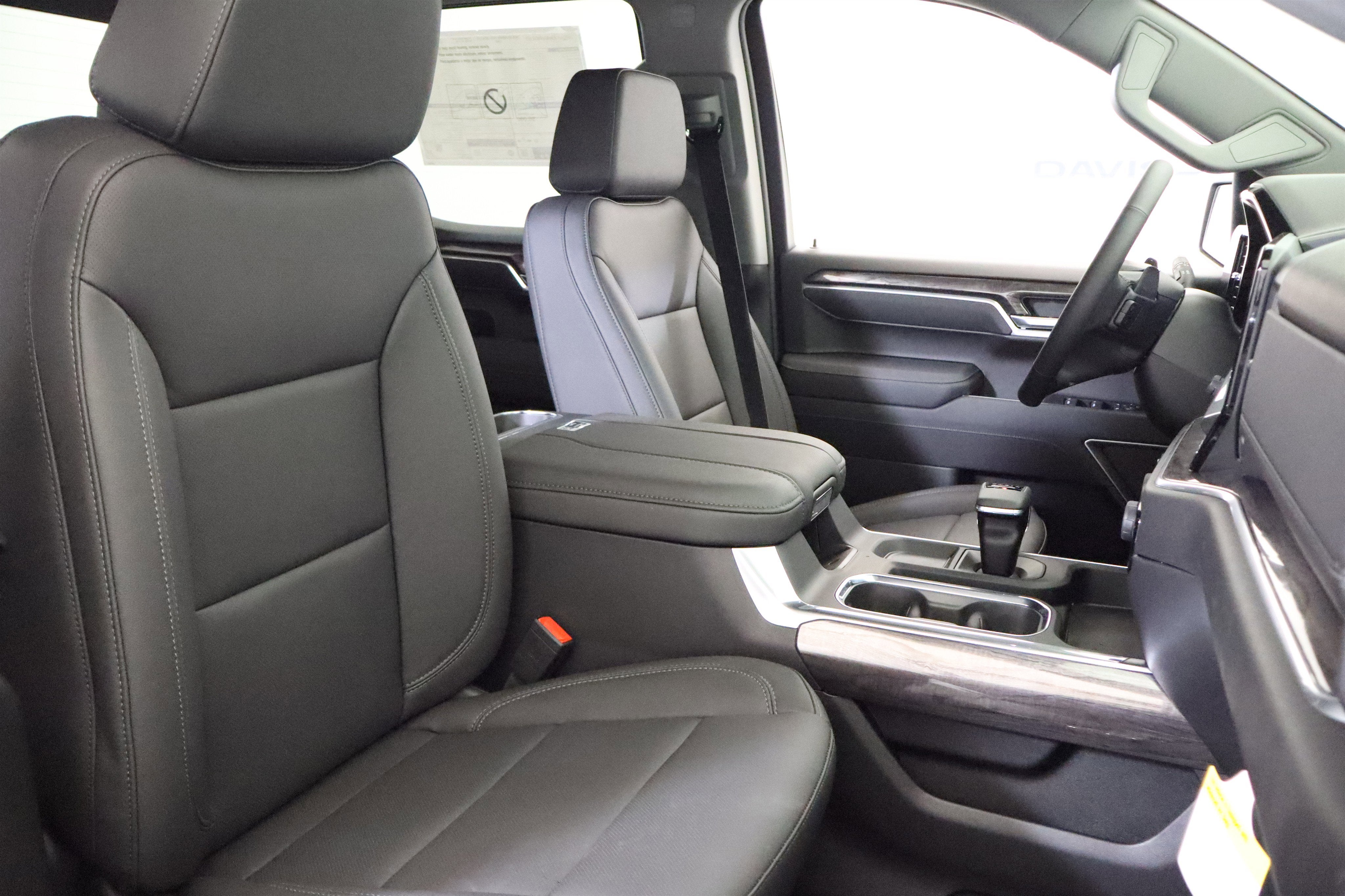 2026 Chevrolet Silverado 1500 LTZ Crew Cab 4WD