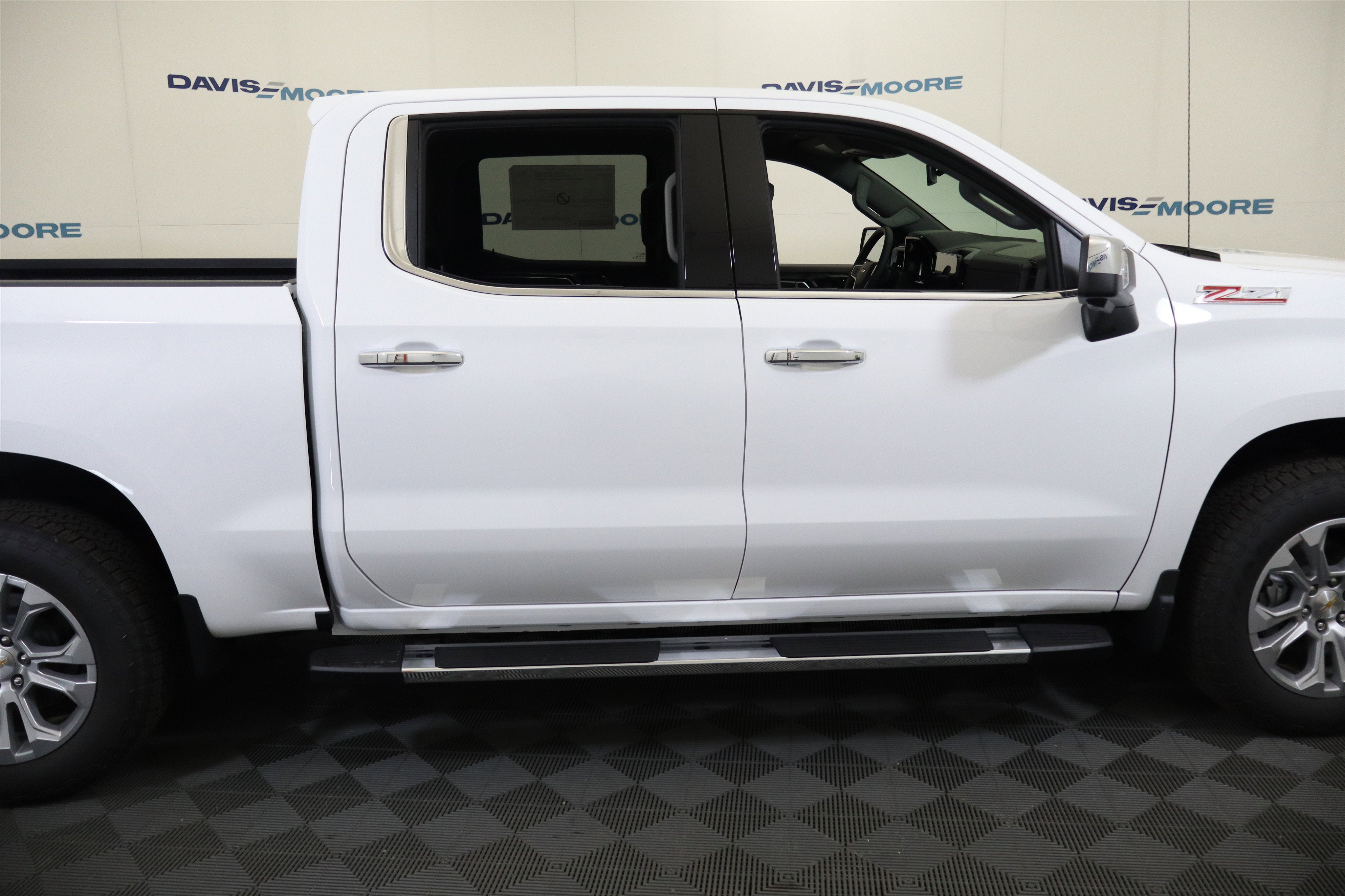 2026 Chevrolet Silverado 1500 LTZ Crew Cab 4WD