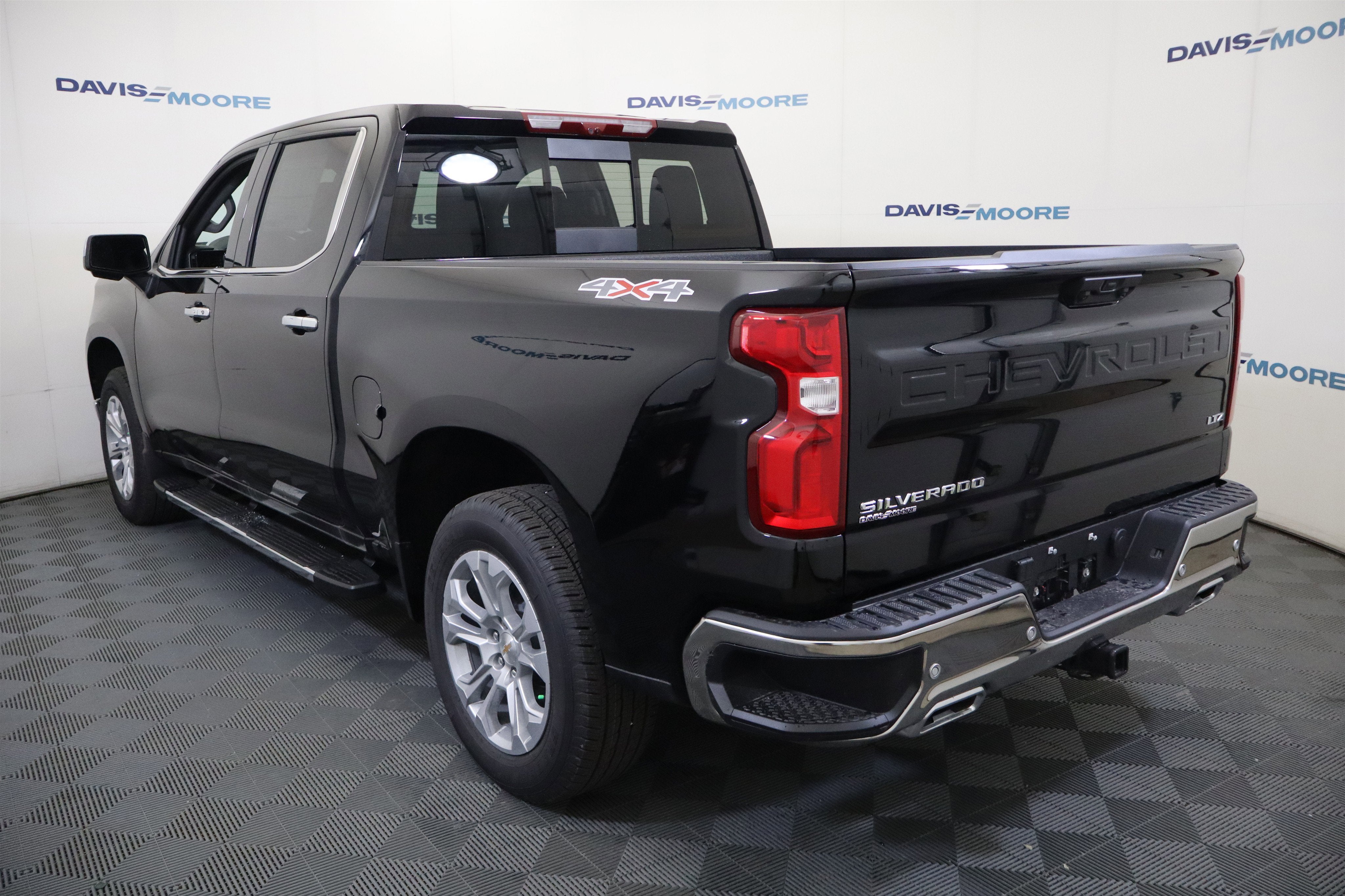 2026 Chevrolet Silverado 1500 LTZ Crew Cab 4WD