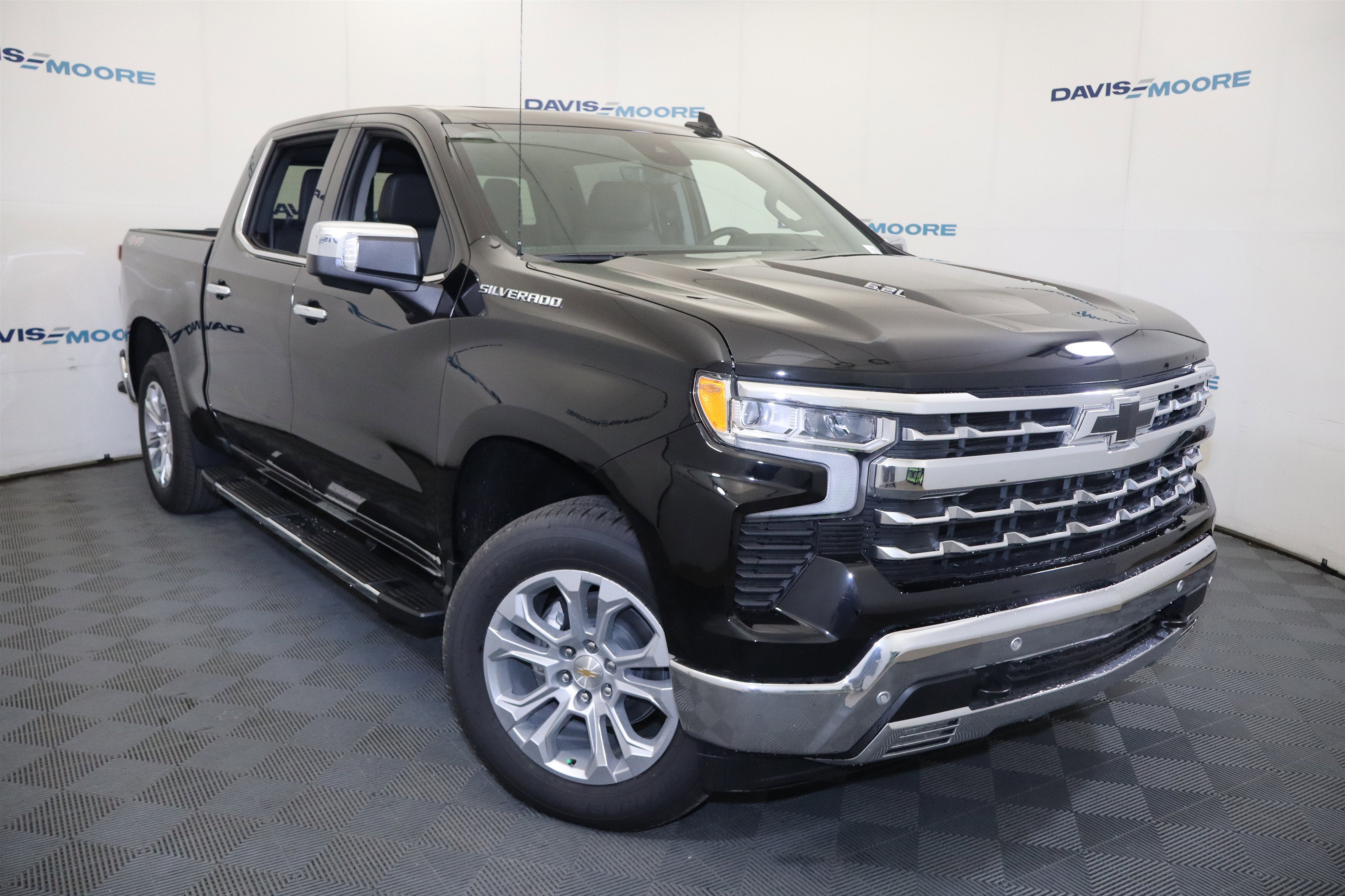 2026 Chevrolet Silverado 1500 LTZ Crew Cab 4WD