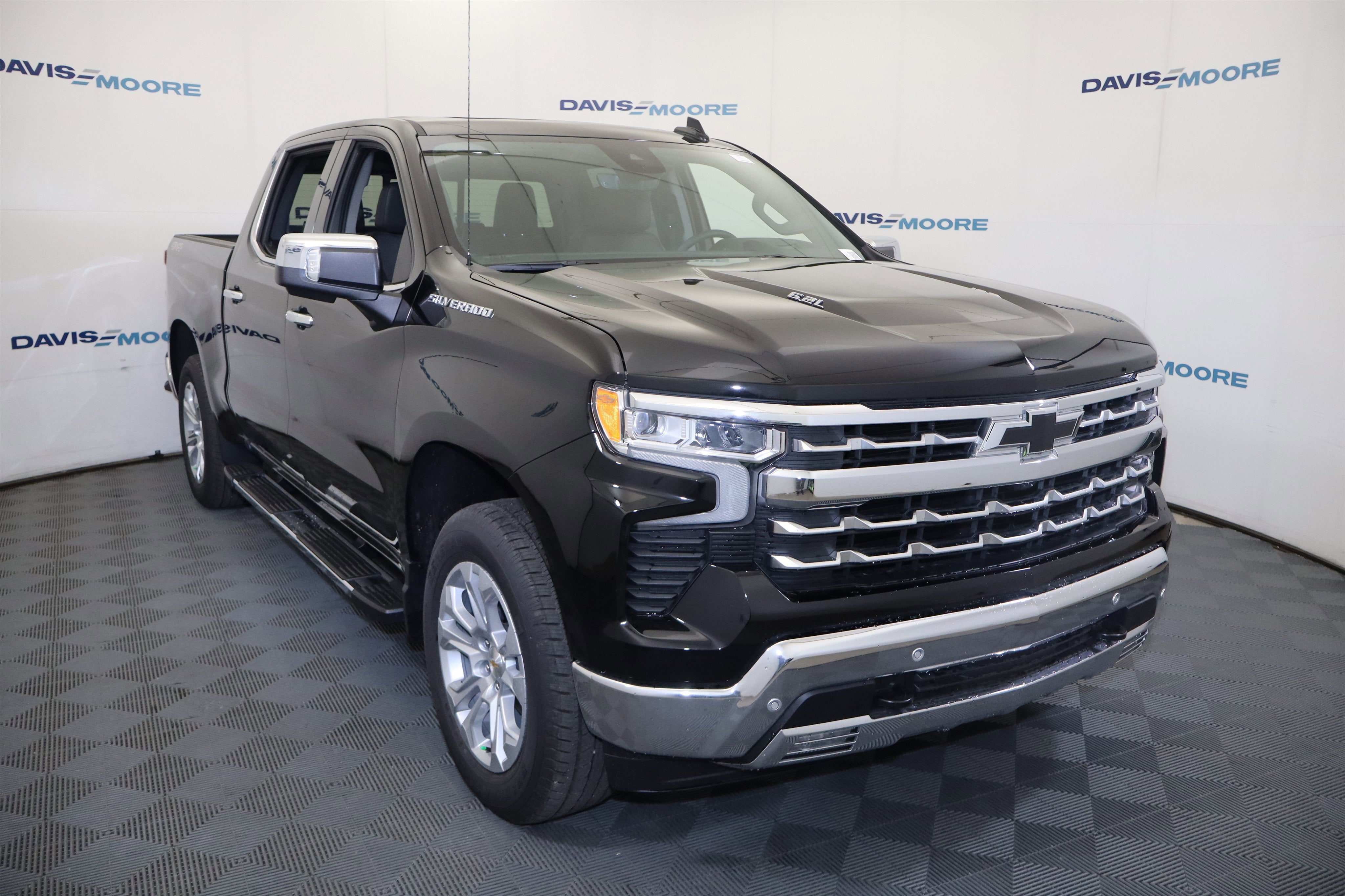2026 Chevrolet Silverado 1500 LTZ Crew Cab 4WD