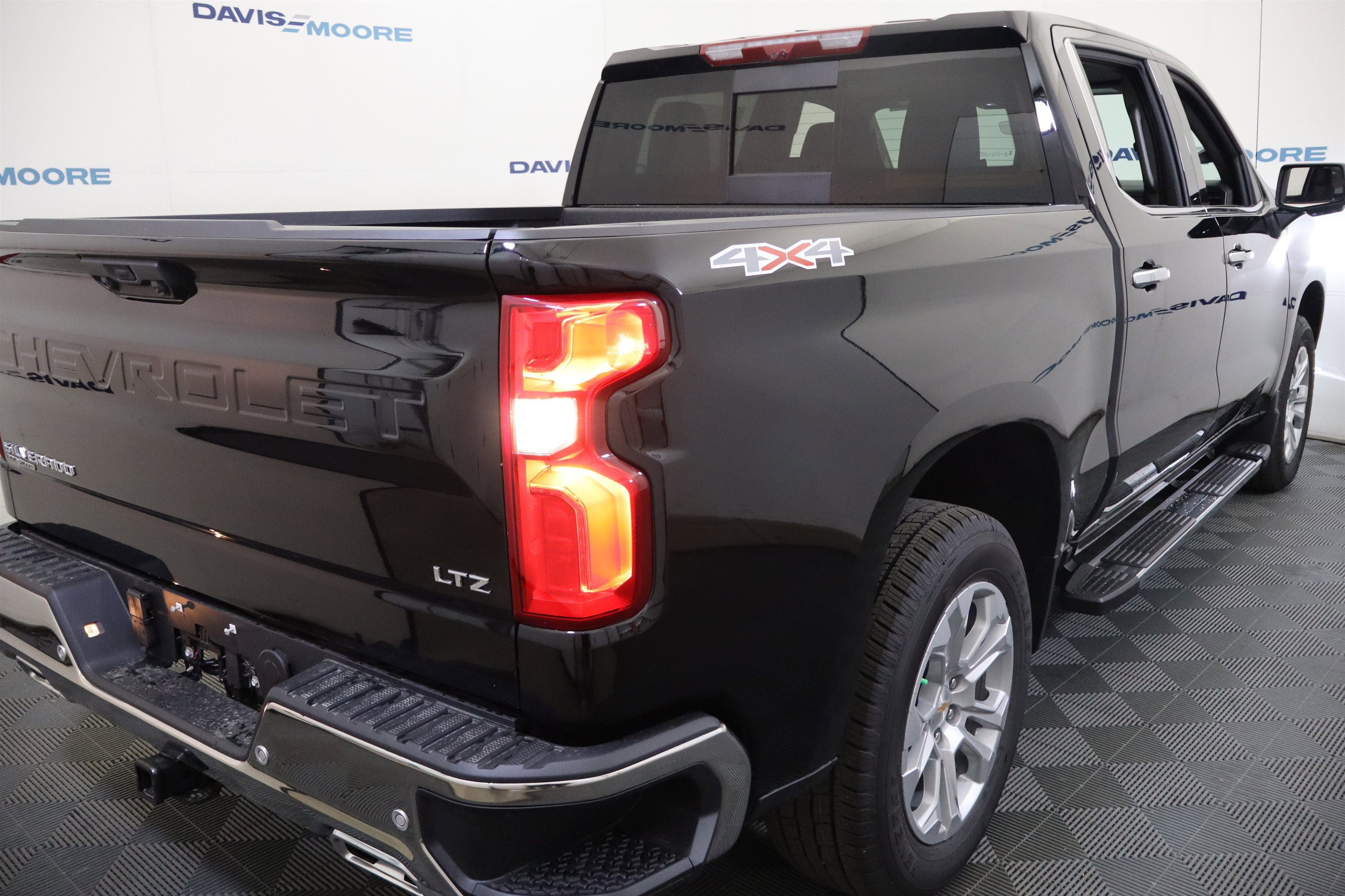 2026 Chevrolet Silverado 1500 LTZ Crew Cab 4WD