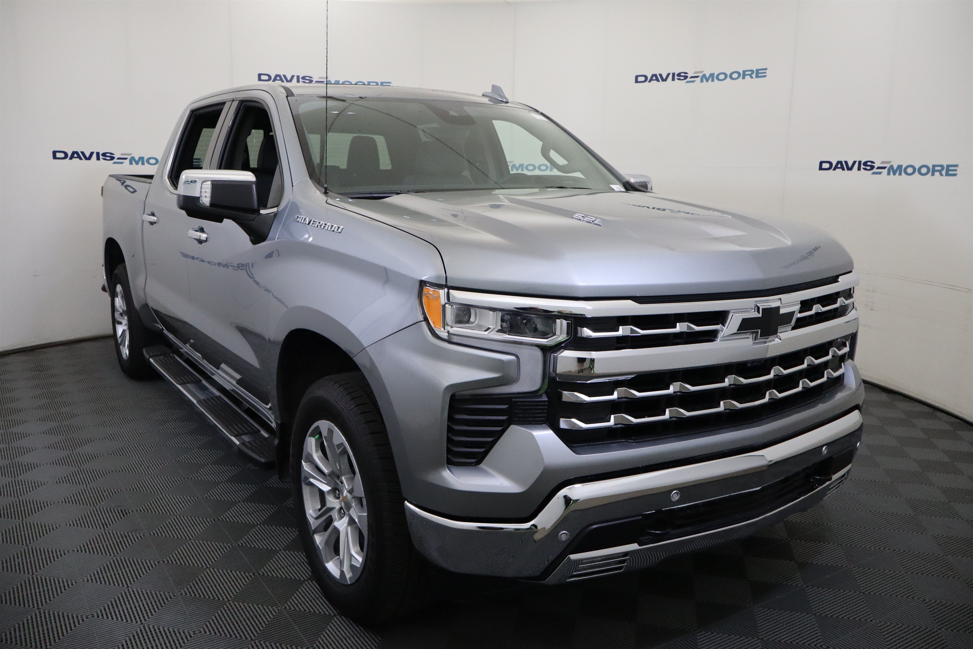 2026 Chevrolet Silverado 1500 LTZ Crew Cab 4WD