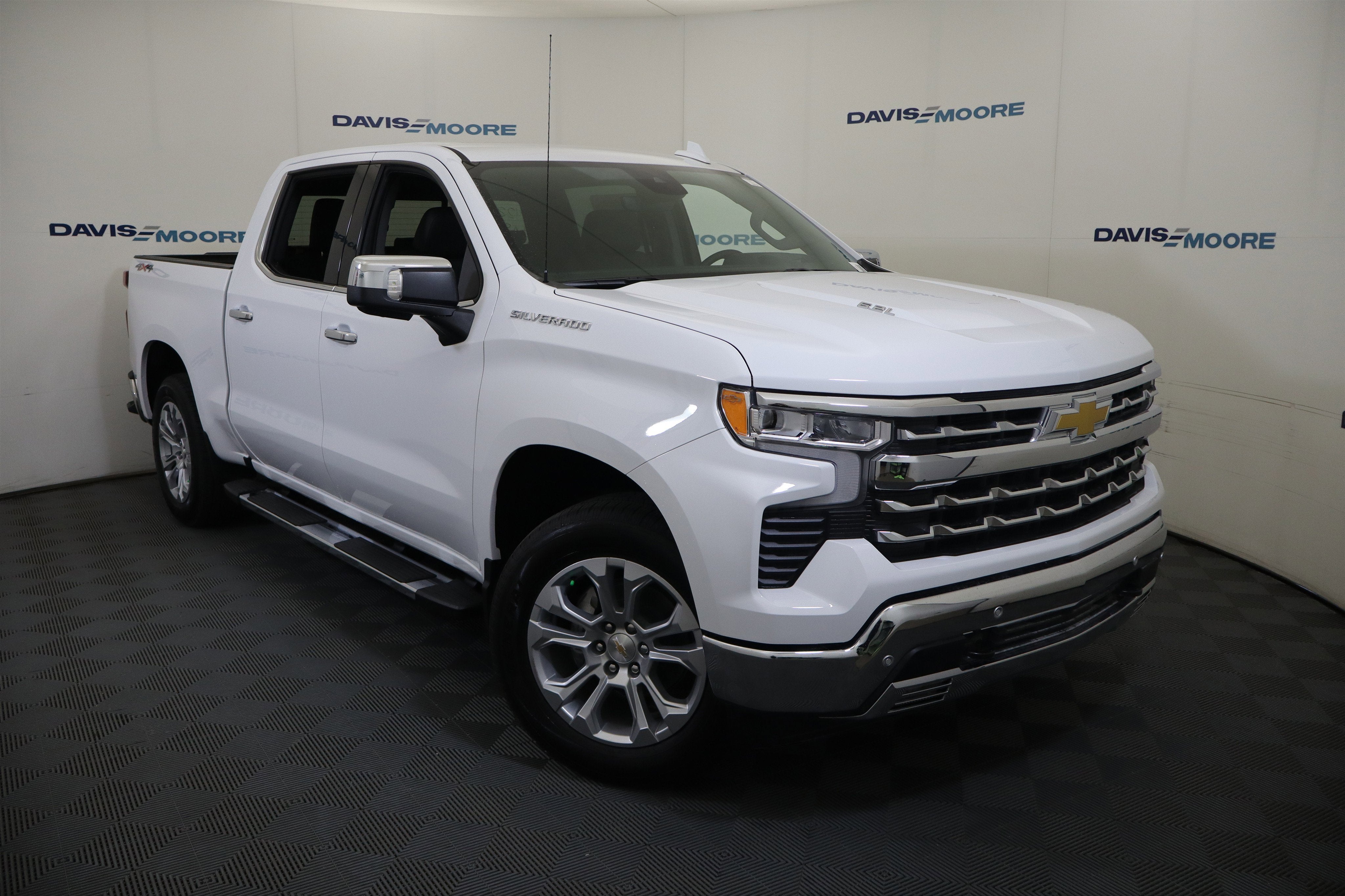 2026 Chevrolet Silverado 1500 LTZ Crew Cab 4WD