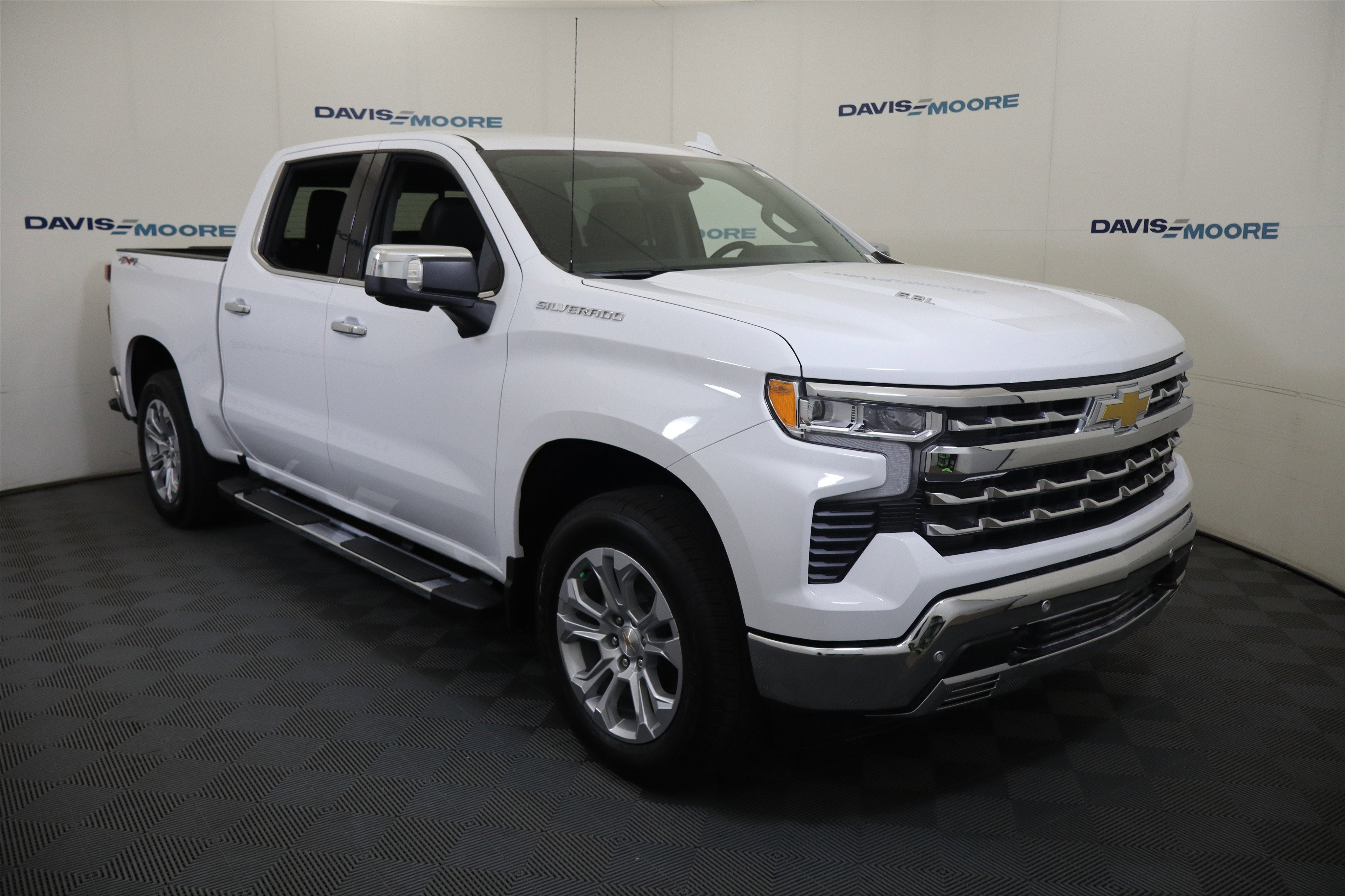 2026 Chevrolet Silverado 1500 LTZ Crew Cab 4WD