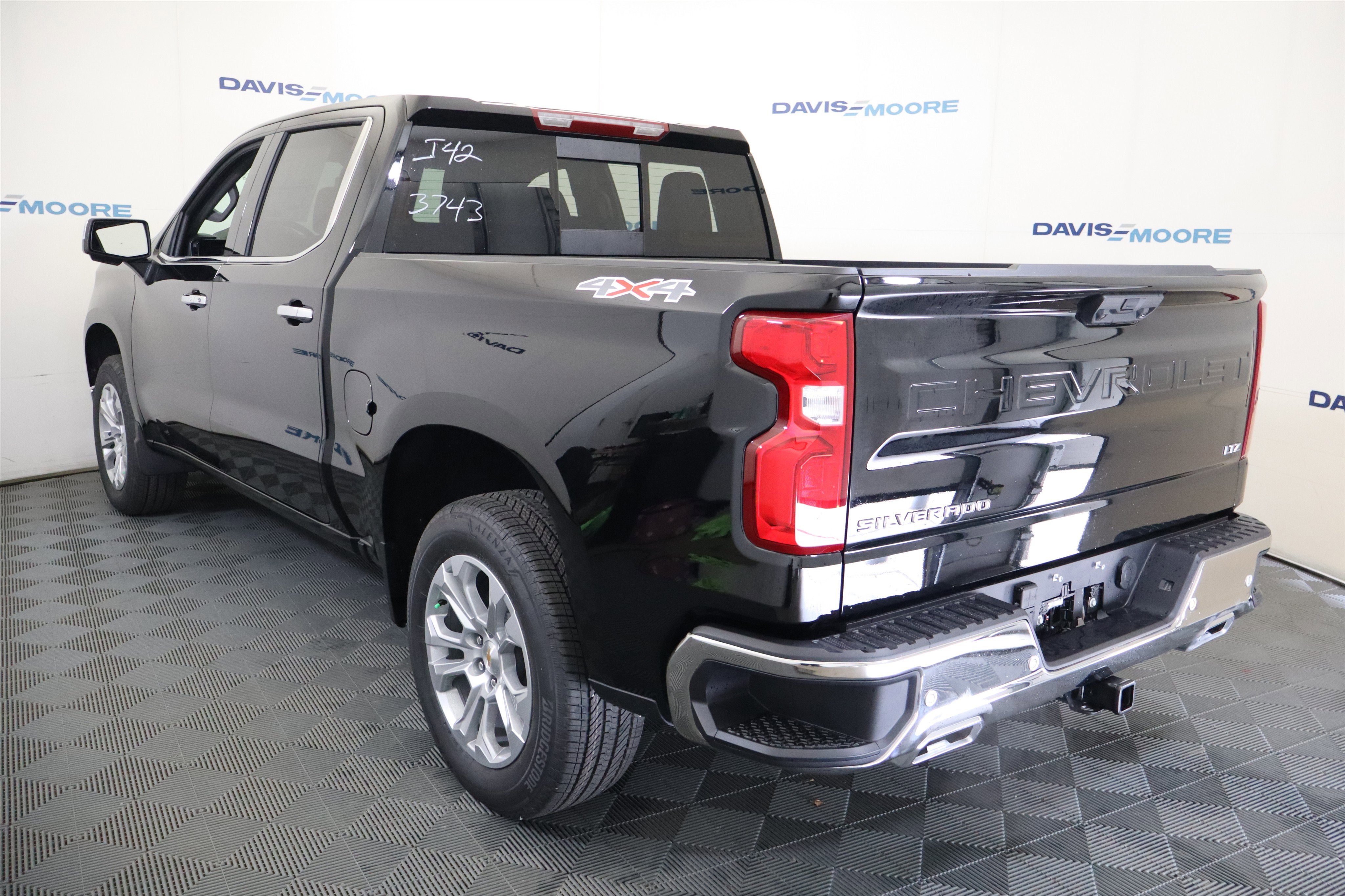 2026 Chevrolet Silverado 1500 LTZ Crew Cab 4WD