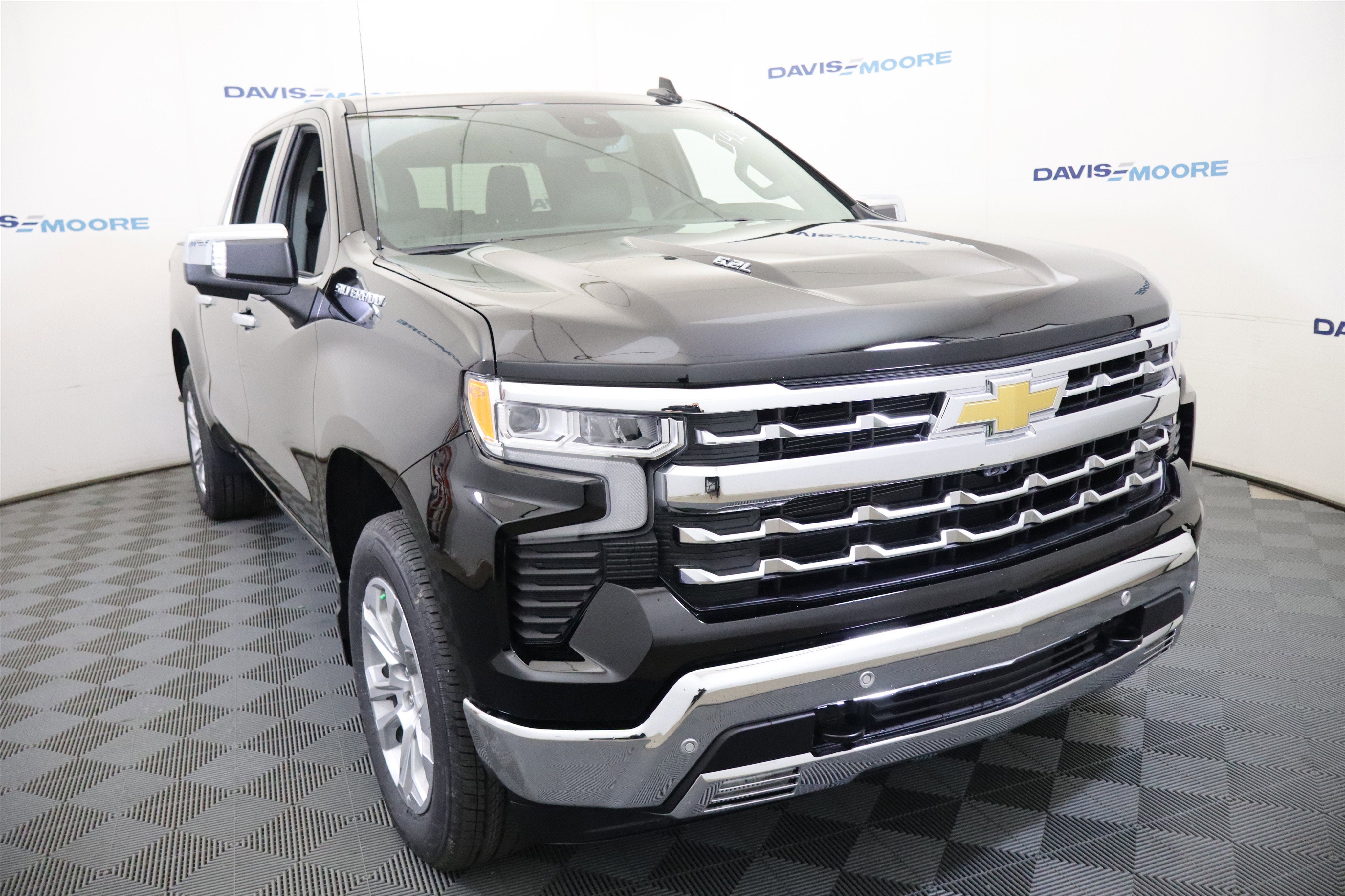 2026 Chevrolet Silverado 1500 LTZ Crew Cab 4WD