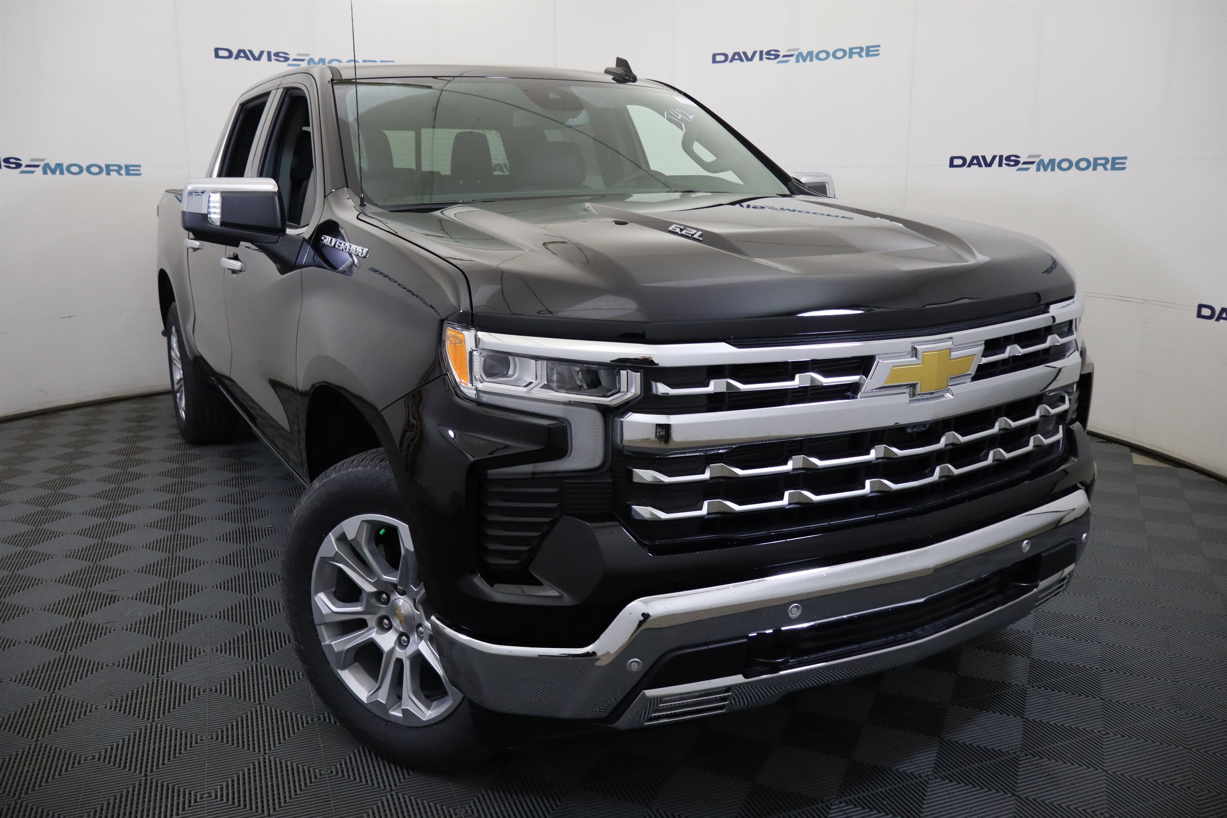 2026 Chevrolet Silverado 1500 LTZ Crew Cab 4WD