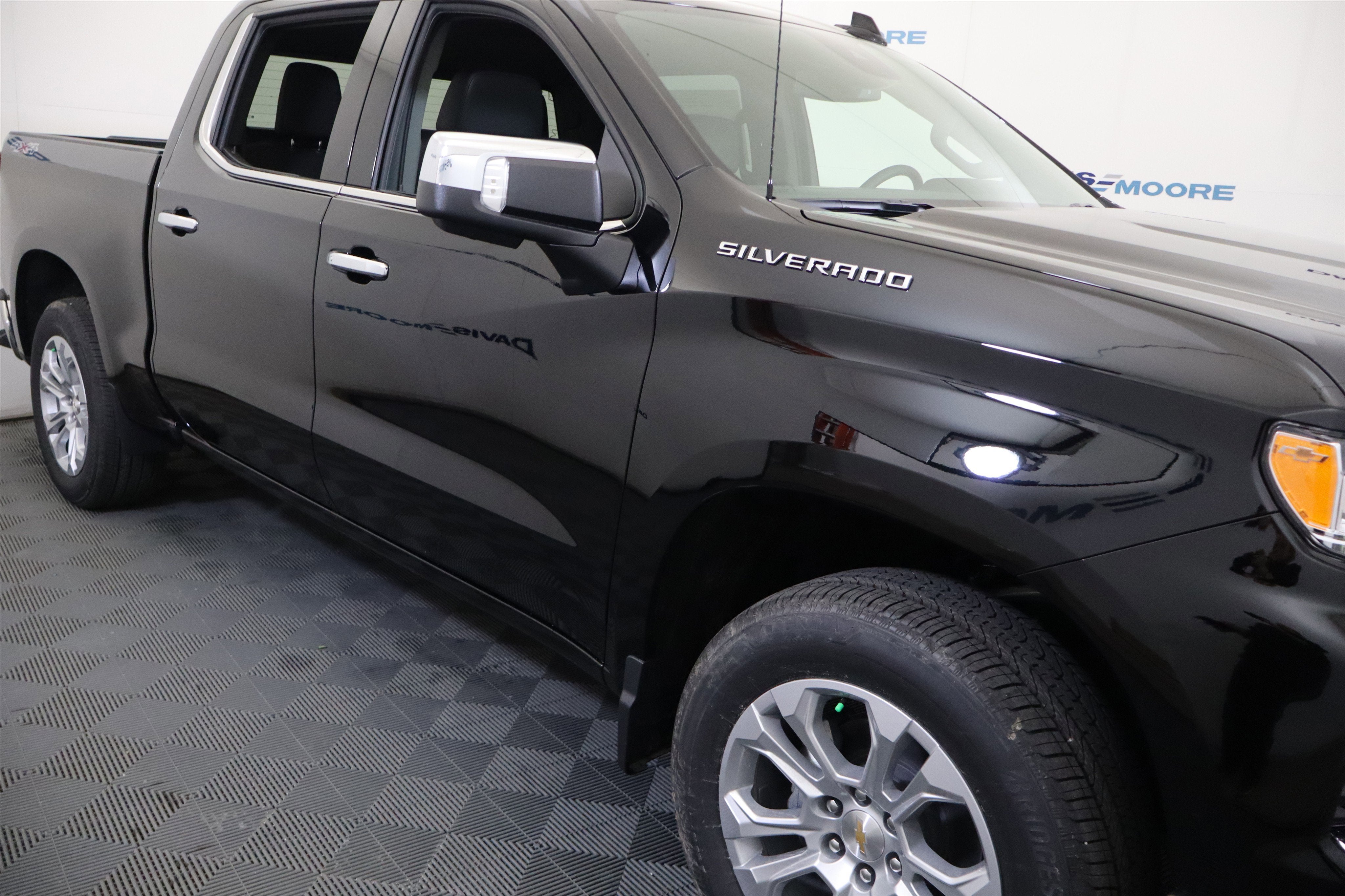 2026 Chevrolet Silverado 1500 LTZ Crew Cab 4WD