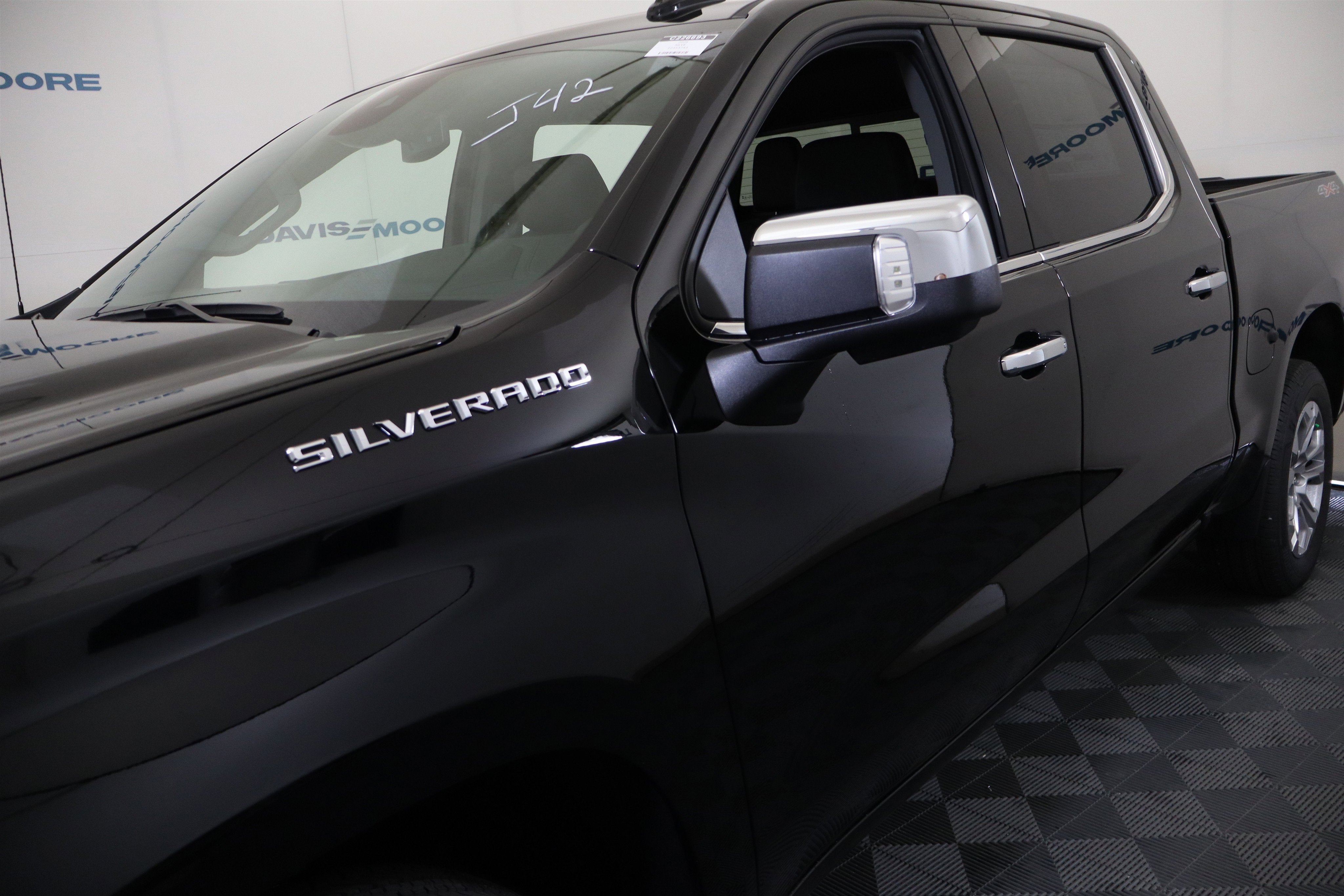 2026 Chevrolet Silverado 1500 LTZ Crew Cab 4WD