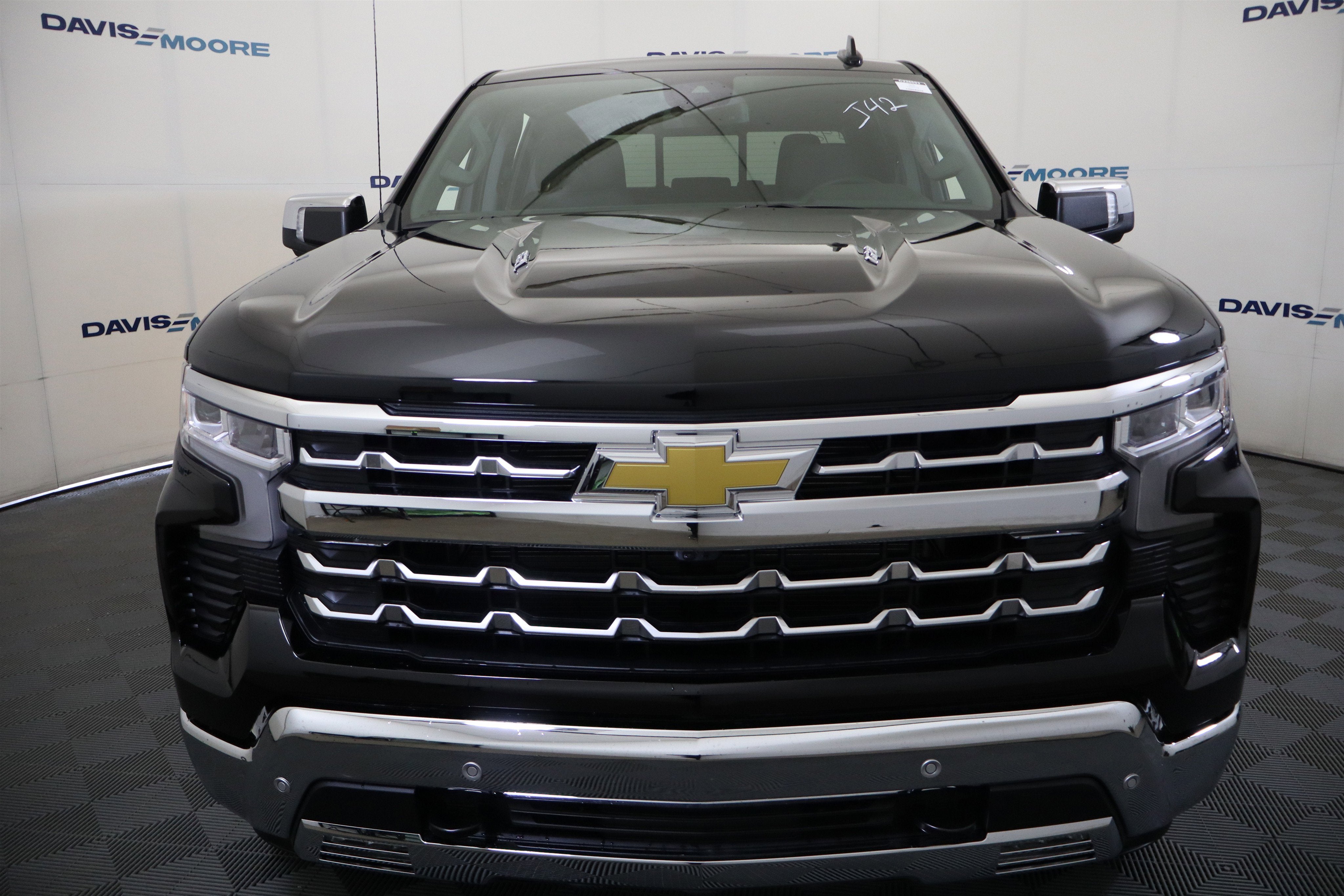 2026 Chevrolet Silverado 1500 LTZ Crew Cab 4WD