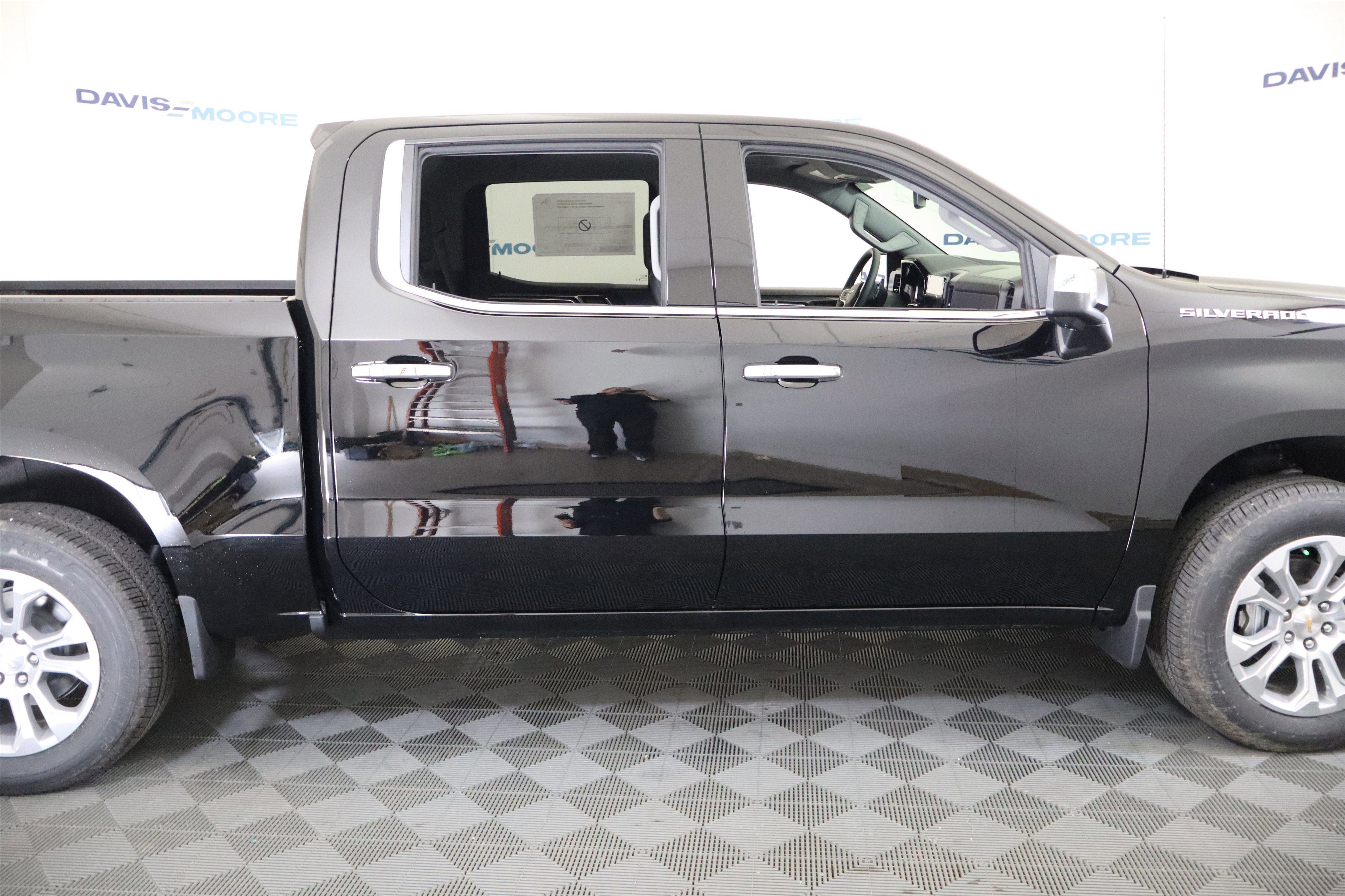 2026 Chevrolet Silverado 1500 LTZ Crew Cab 4WD
