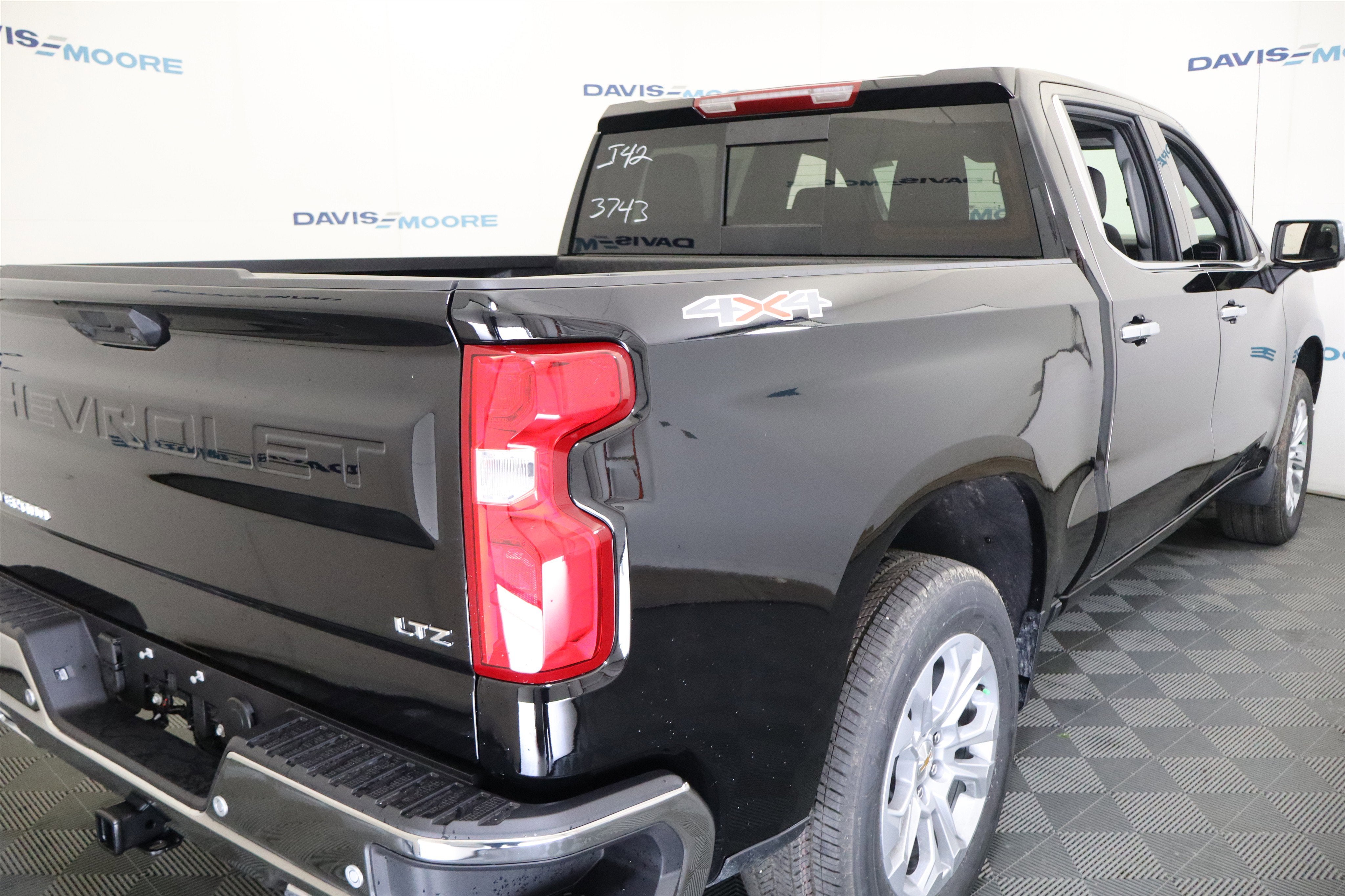 2026 Chevrolet Silverado 1500 LTZ Crew Cab 4WD
