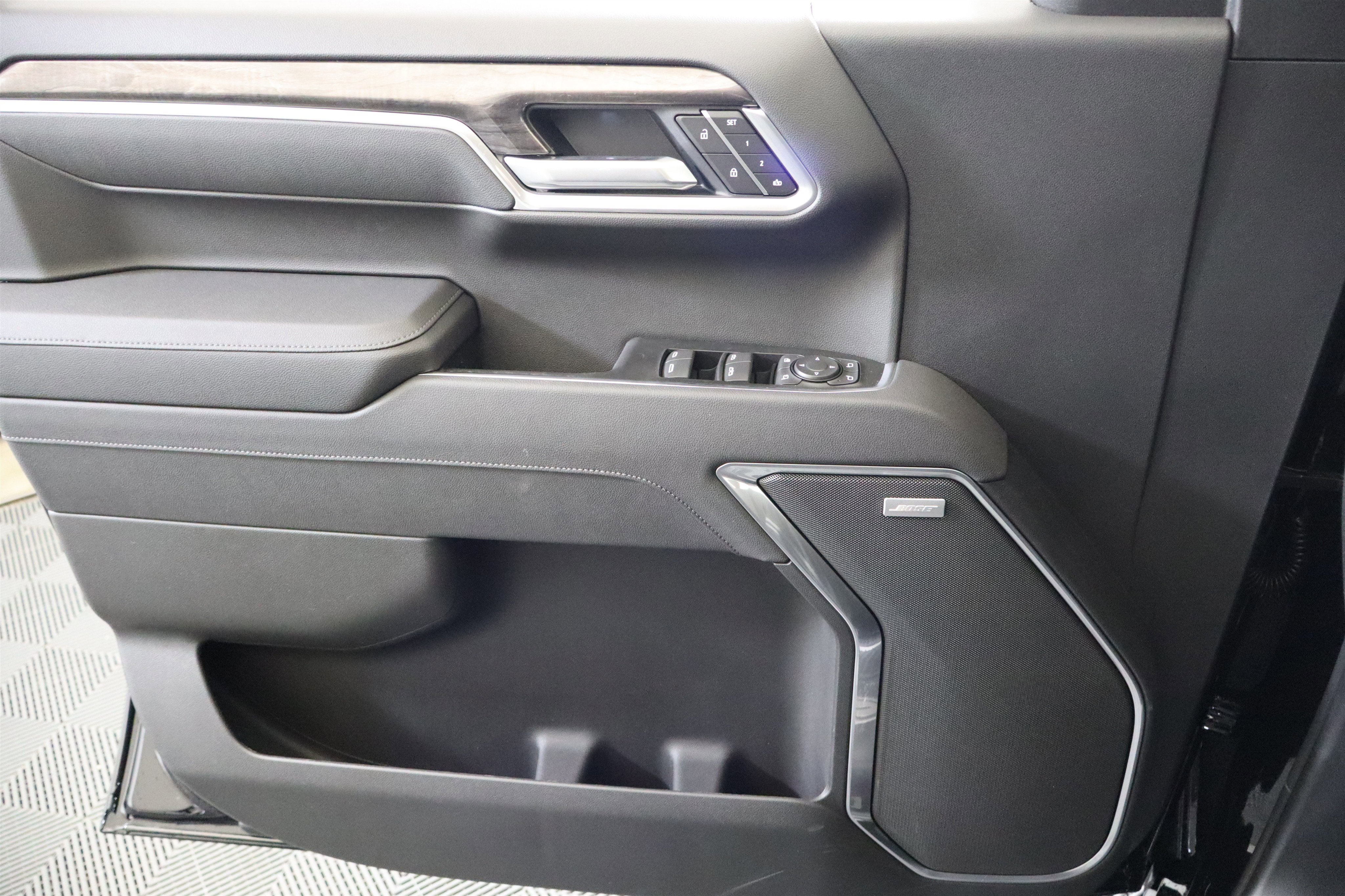 2026 Chevrolet Silverado 1500 LTZ Crew Cab 4WD